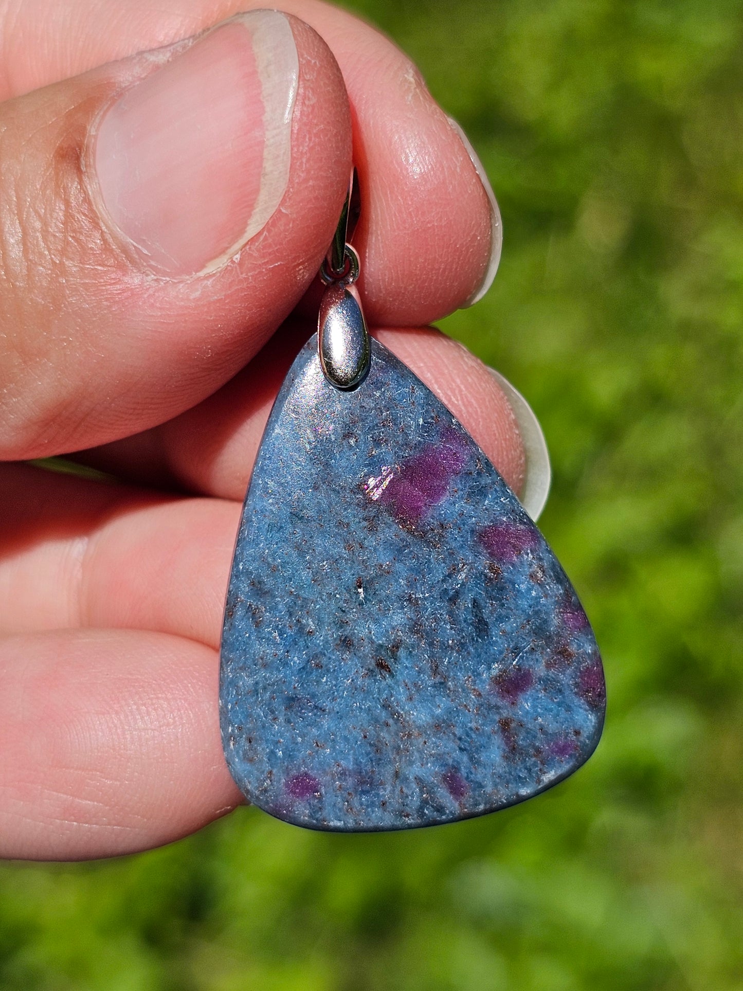 Pendentif en Rubis sur Cyanite RC8