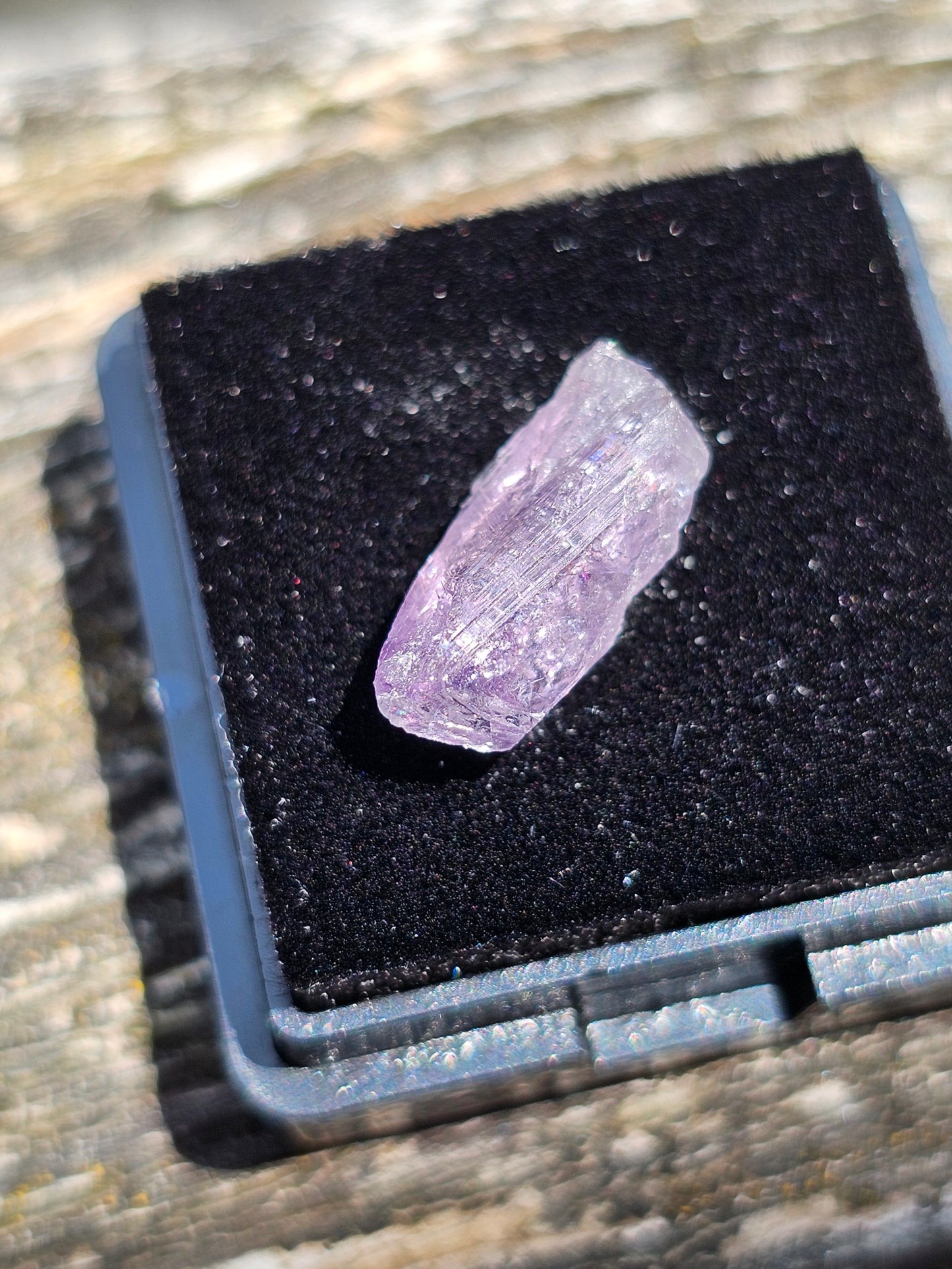 Scapolite violette brute C