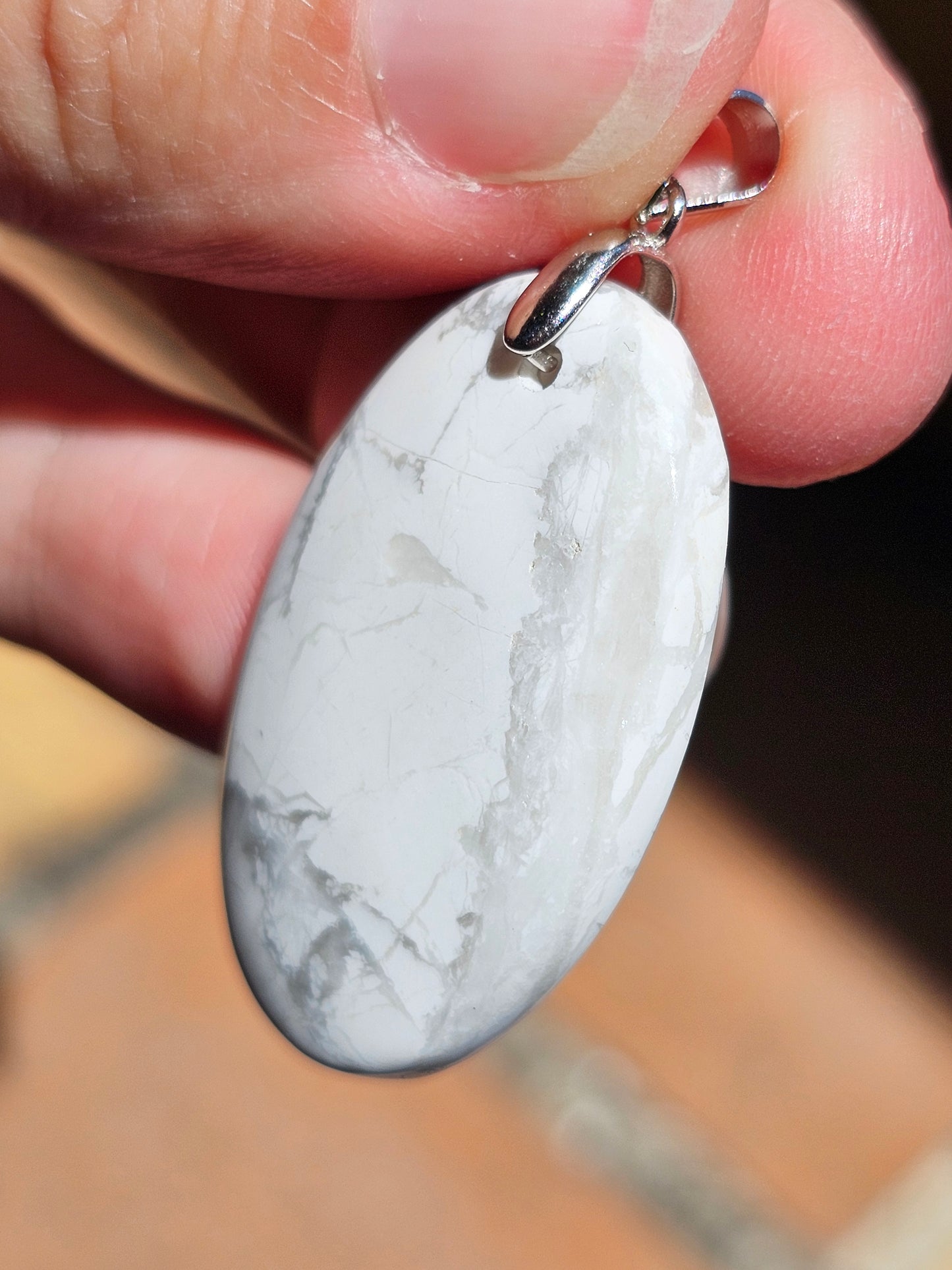 Pendentif en Howlite blanche H4