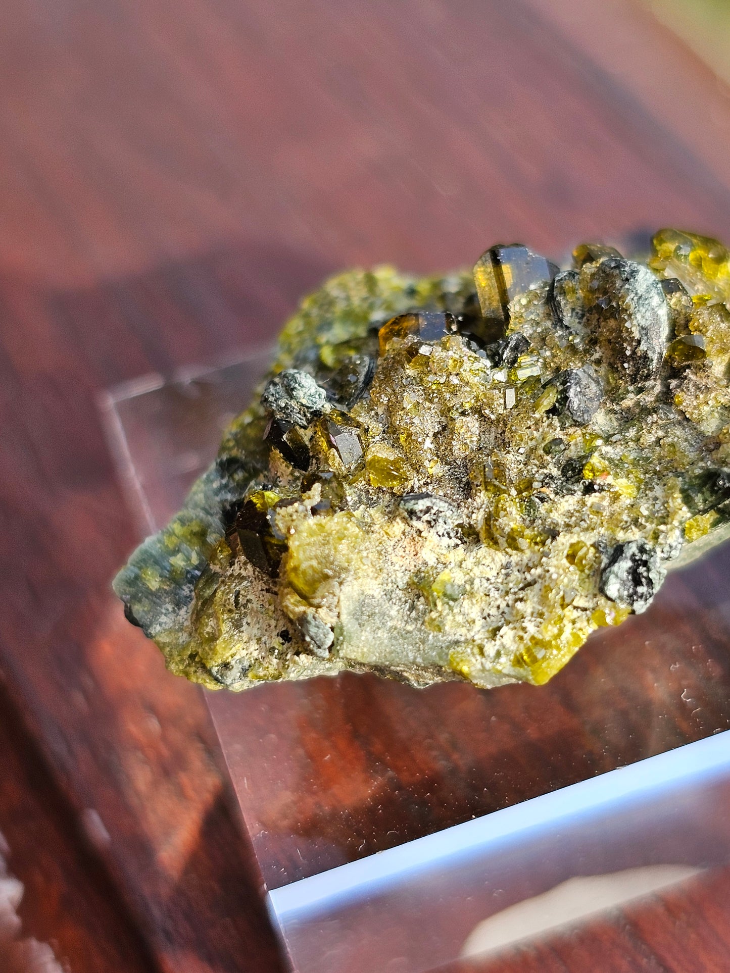 Mélange grenat, épidote et diopside n°7
