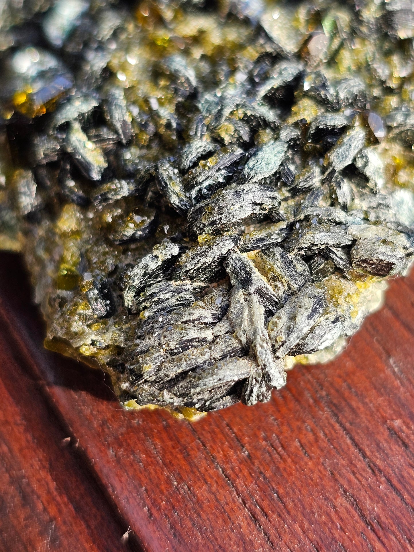 Mélange grenat, épidote et diopside n°14