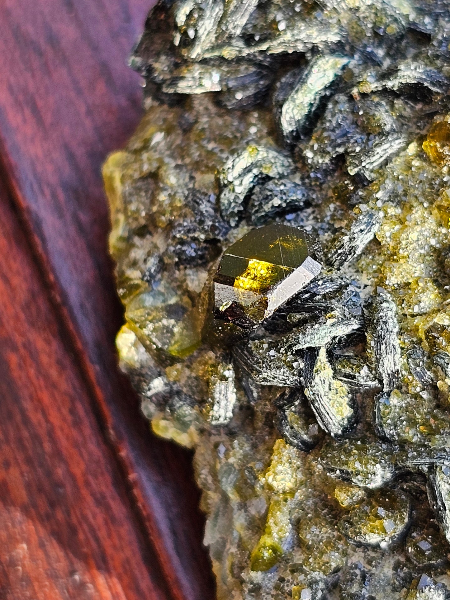 Mélange grenat, épidote et diopside n°14