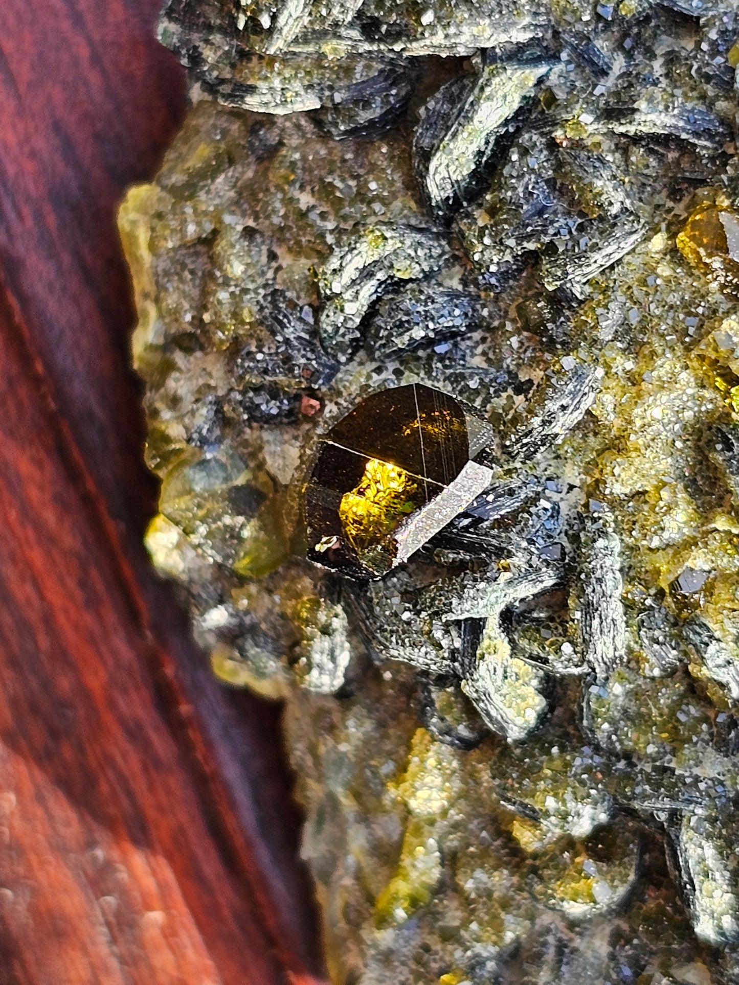 Mélange grenat, épidote et diopside n°14