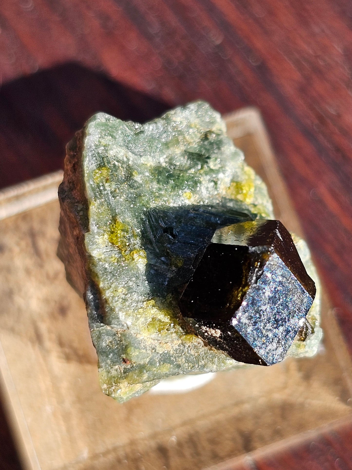 Mélange grenat, épidote et diopside n°17