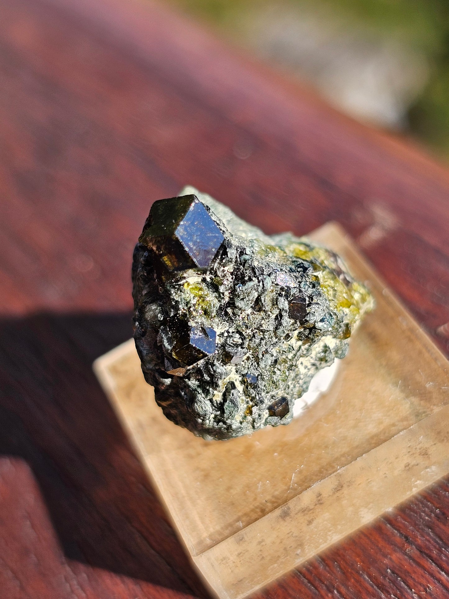 Mélange grenat, épidote et diopside n°18