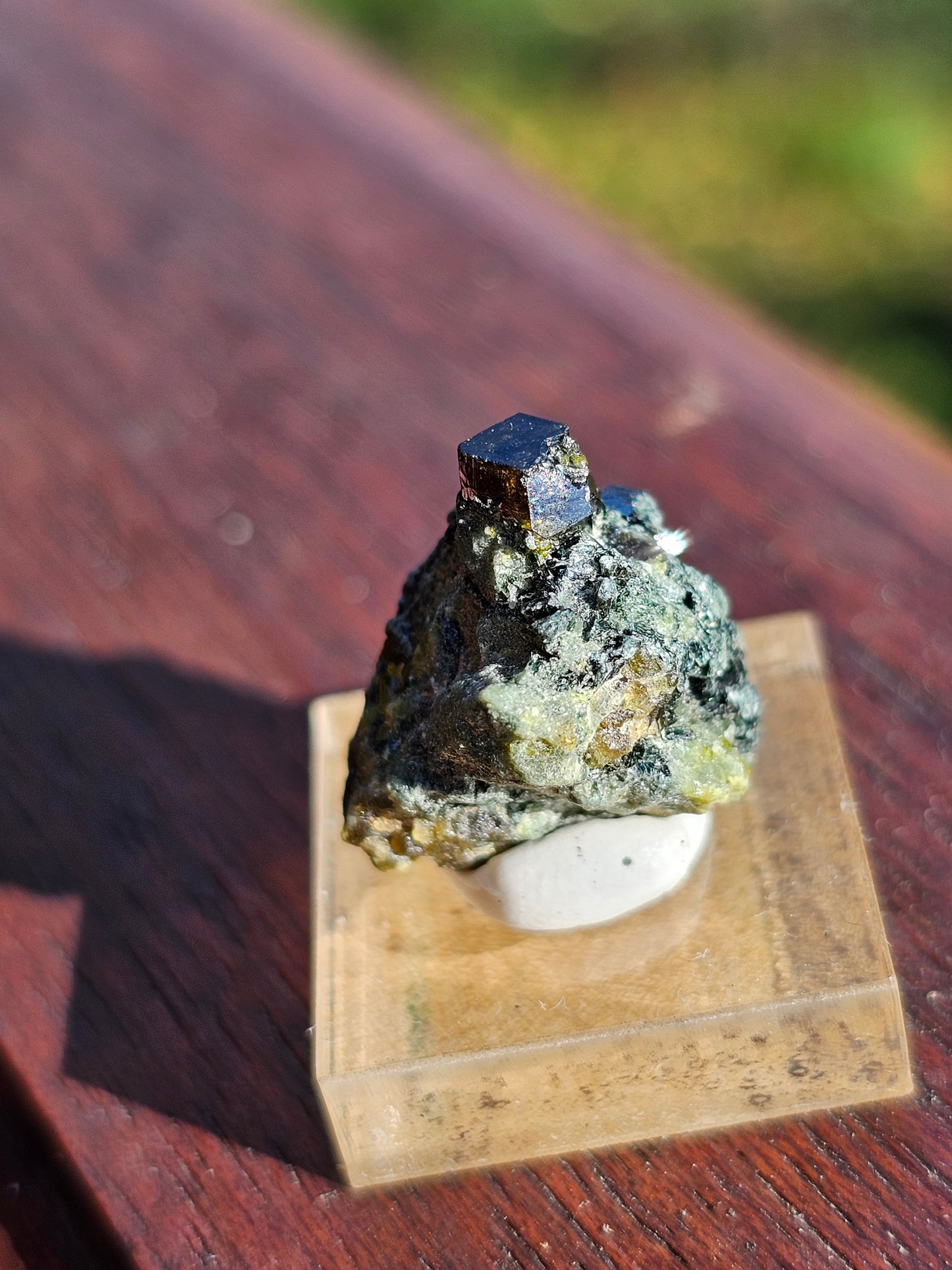 Mélange grenat, épidote et diopside n°18