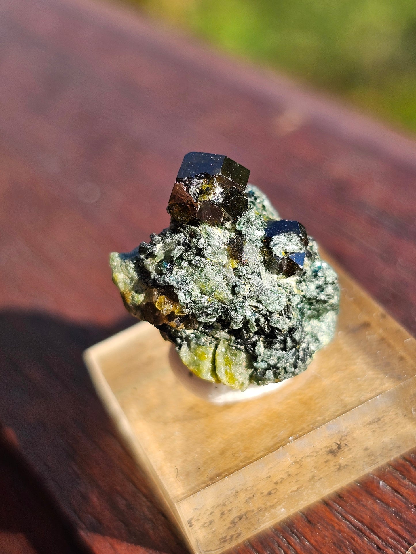 Mélange grenat, épidote et diopside n°18