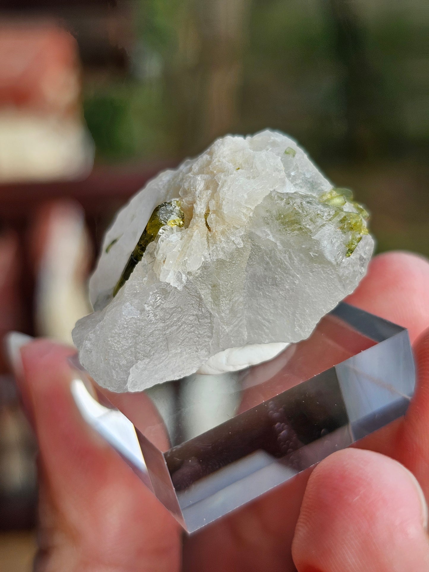 Tourmaline verte sur Quartz E