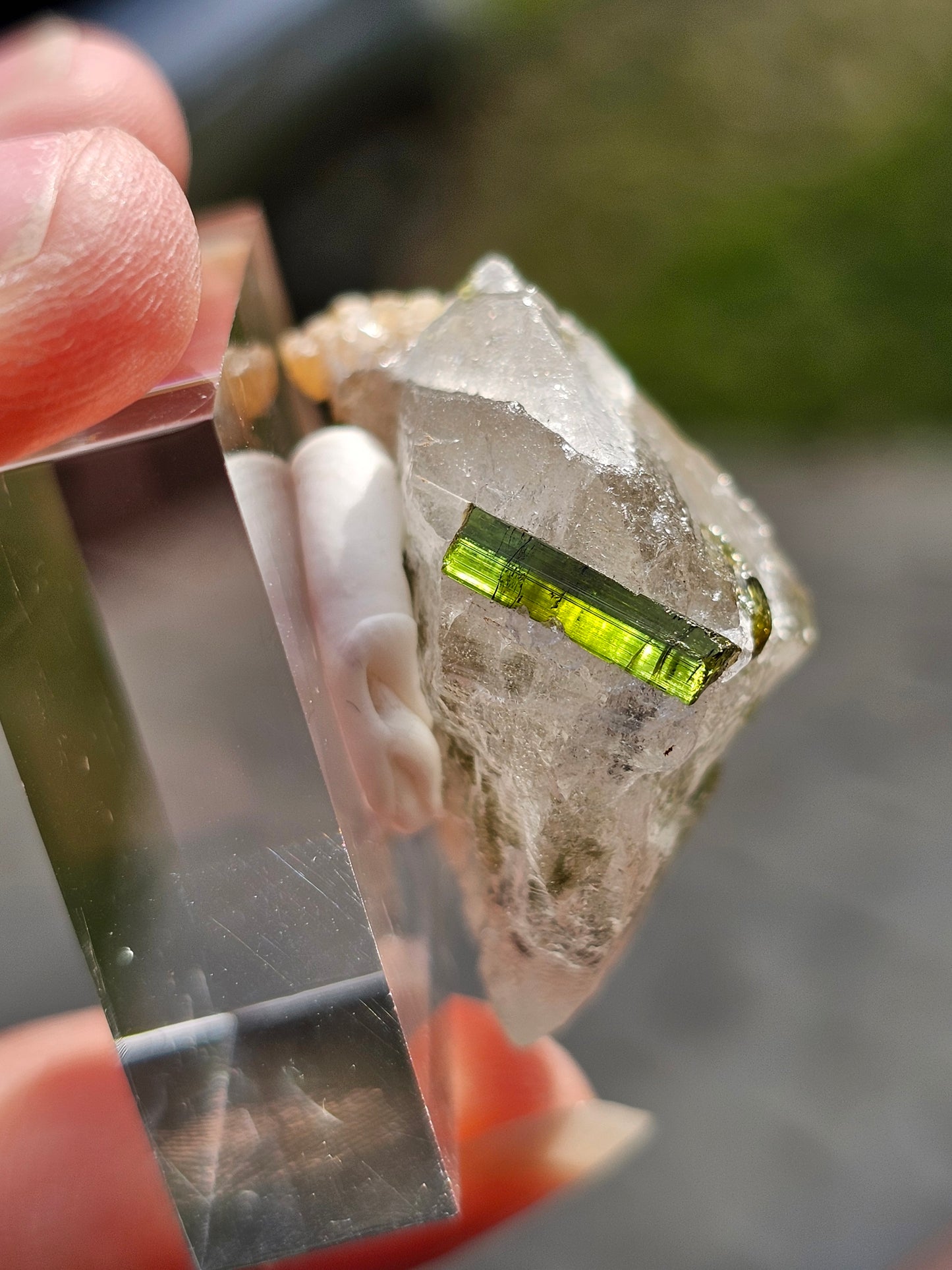 Tourmaline verte sur Quartz G