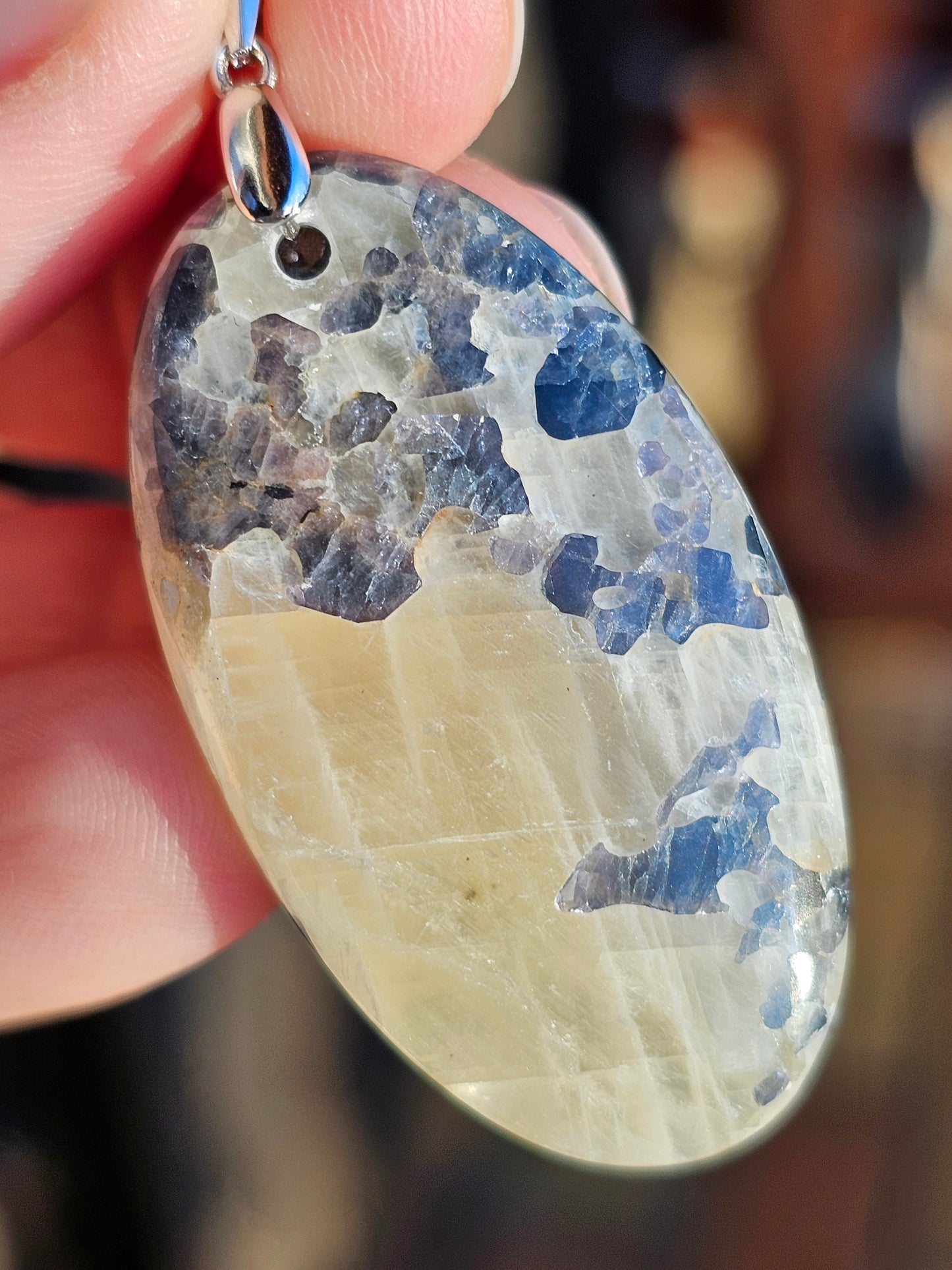 Pendentif en Calcite et Spinelle violette n°1