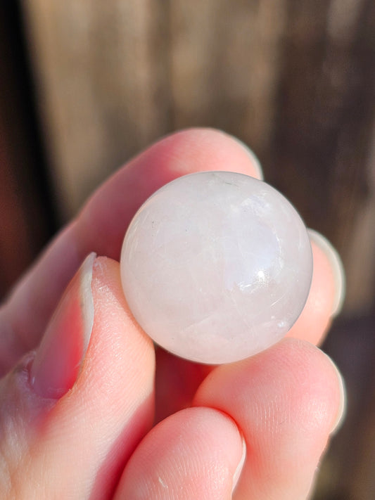 Petite sphère en Quartz rose B