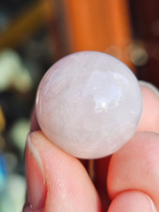 Petite sphère en Quartz rose D