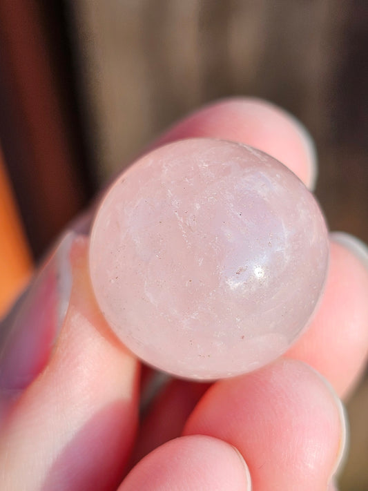 Petite sphère en Quartz rose E