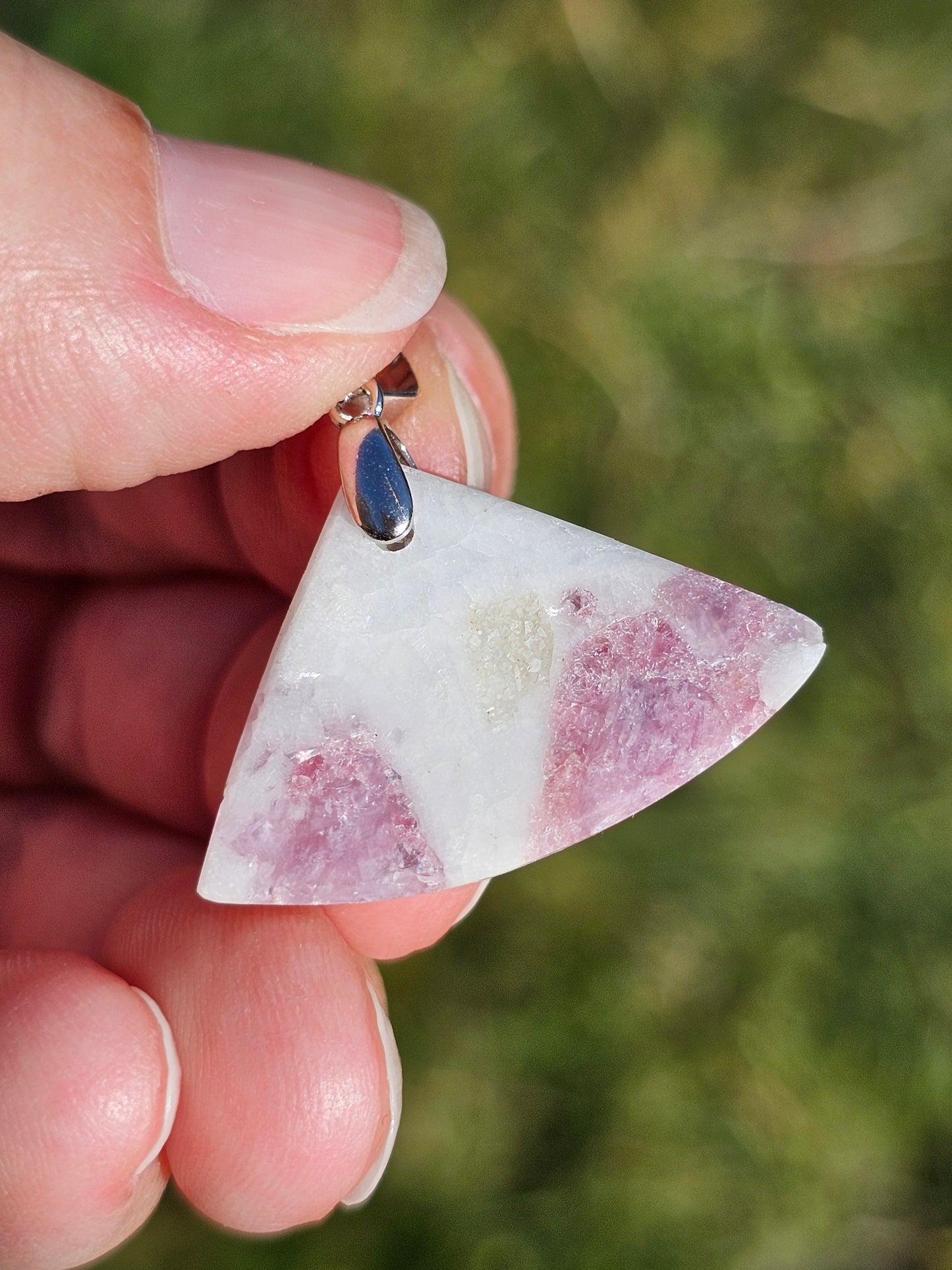 Pendentif en tourmaline rose sur quartz