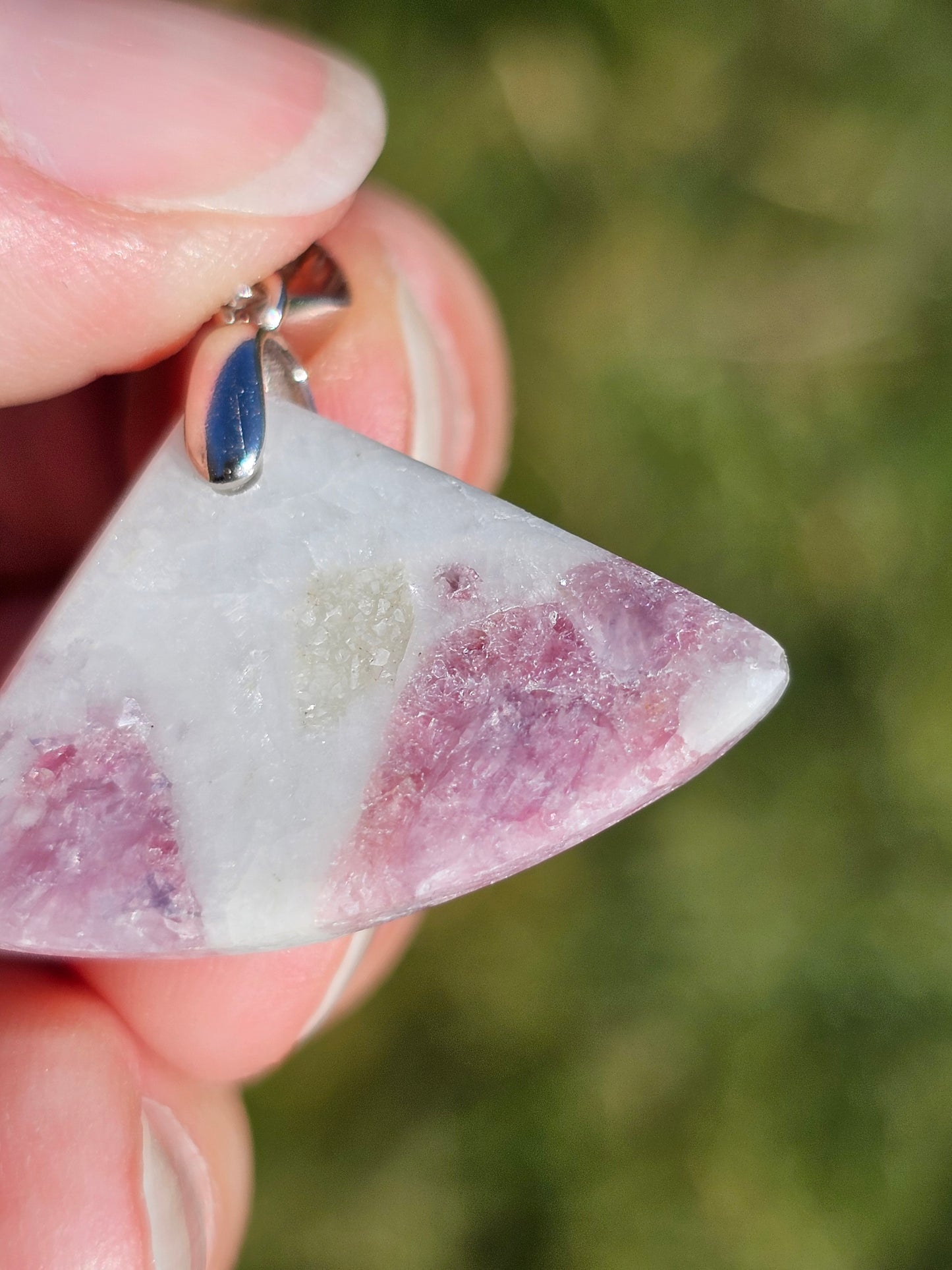 Pendentif en tourmaline rose sur quartz