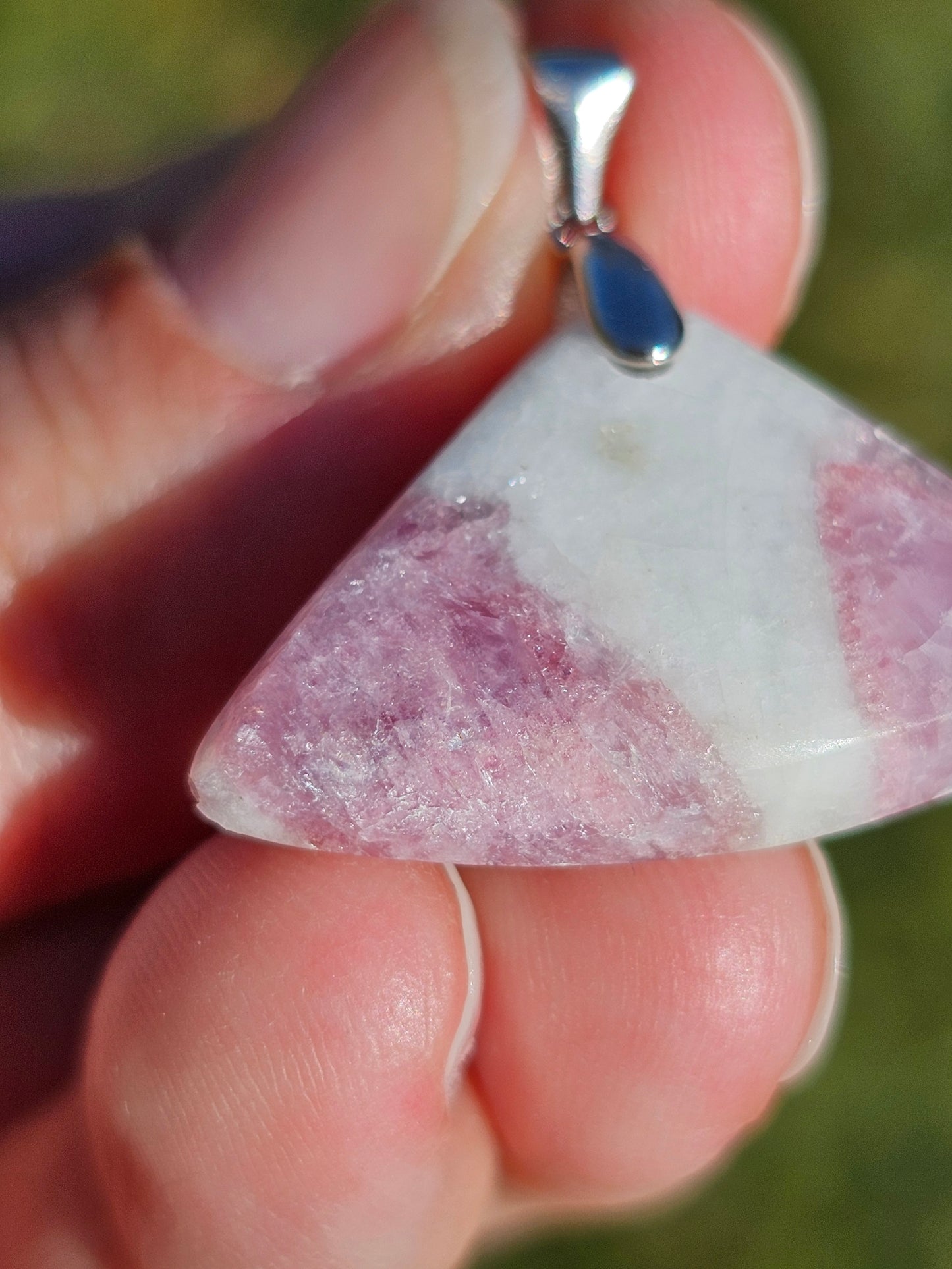 Pendentif en tourmaline rose sur quartz