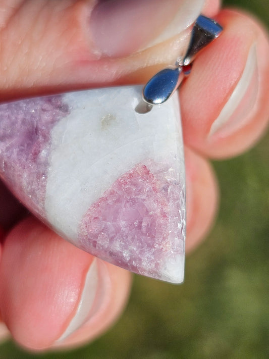 Pendentif en tourmaline rose sur quartz