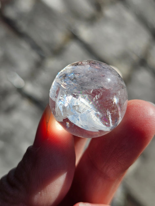 Petite sphère en cristal de roche n°1