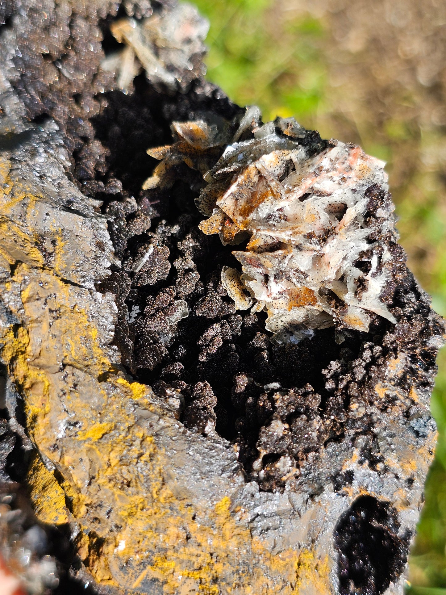 Grosse Goethite du Maroc avec Baryte