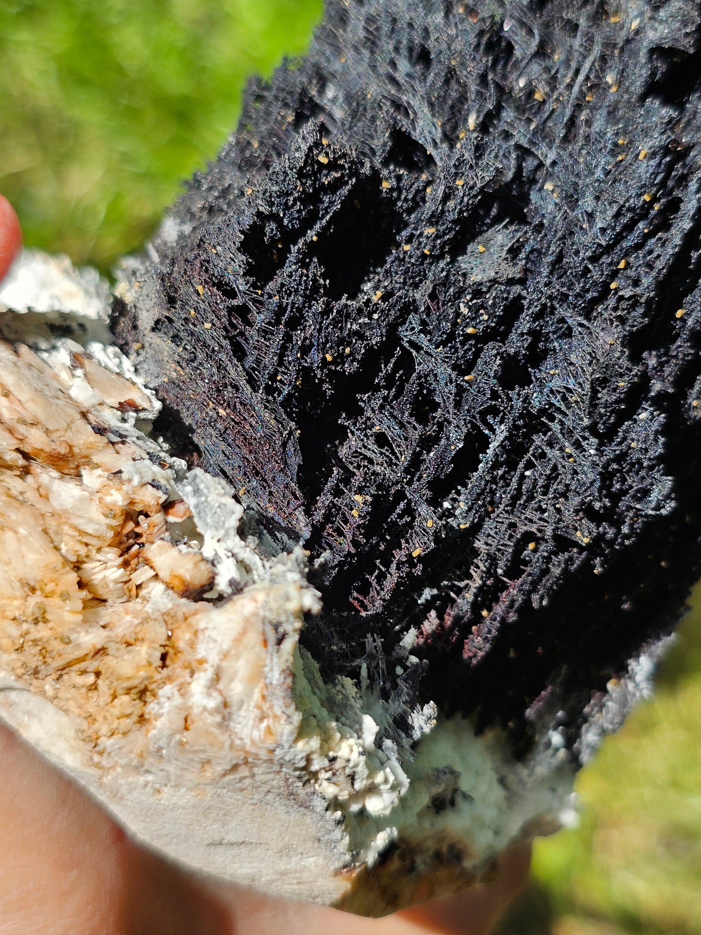 Incroyable Goethite du Maroc avec Baryte, Aragonite et Vanadinite