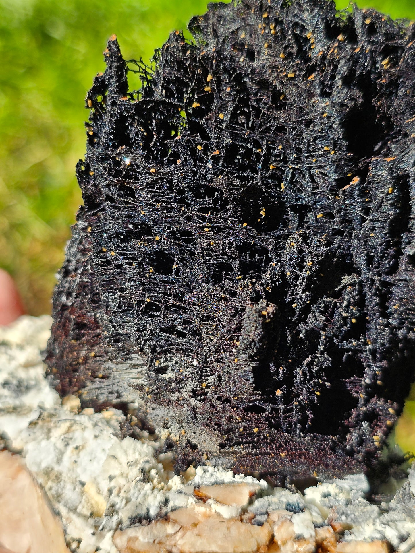 Incroyable Goethite du Maroc avec Baryte, Aragonite et Vanadinite