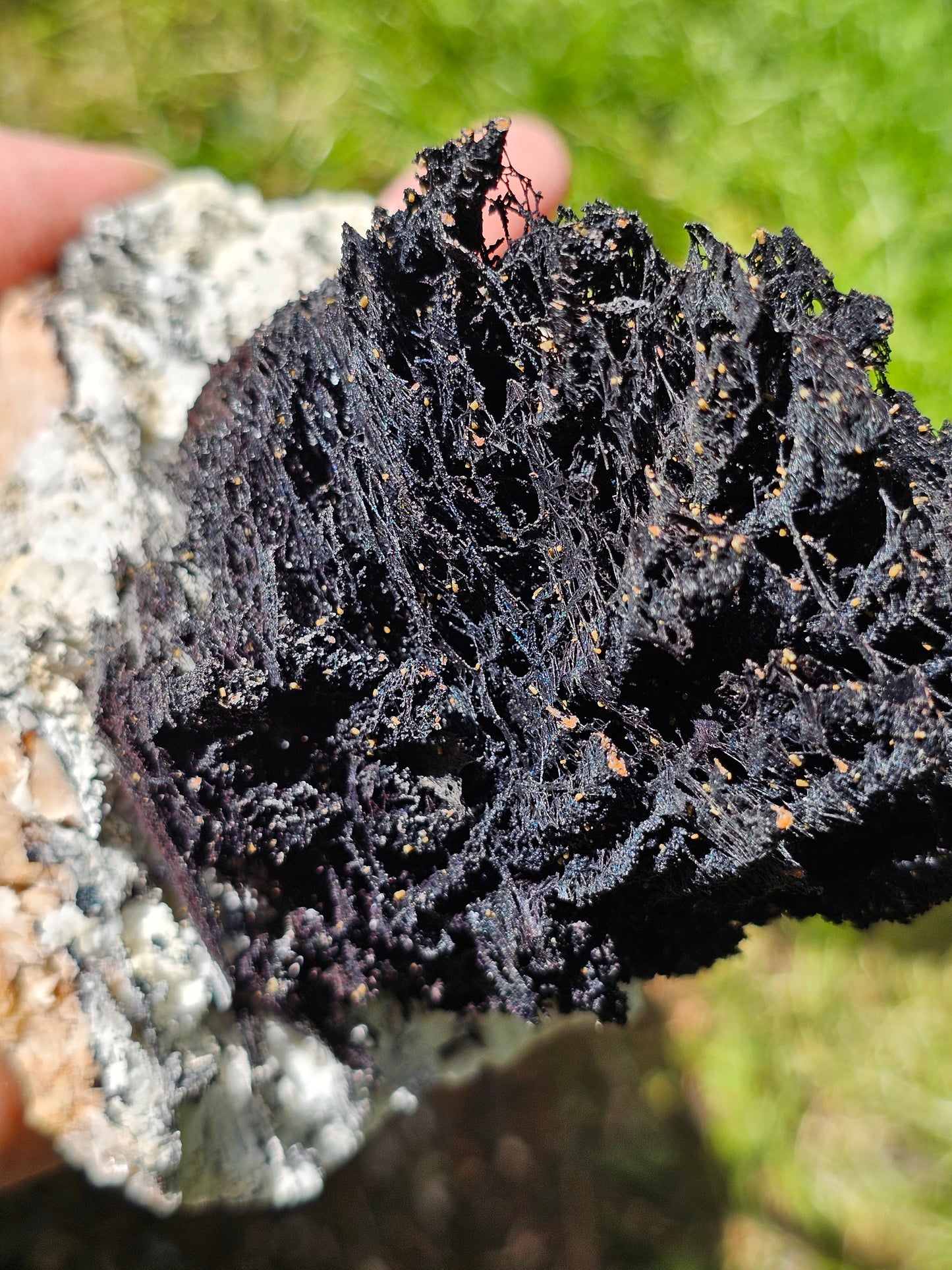 Incroyable Goethite du Maroc avec Baryte, Aragonite et Vanadinite