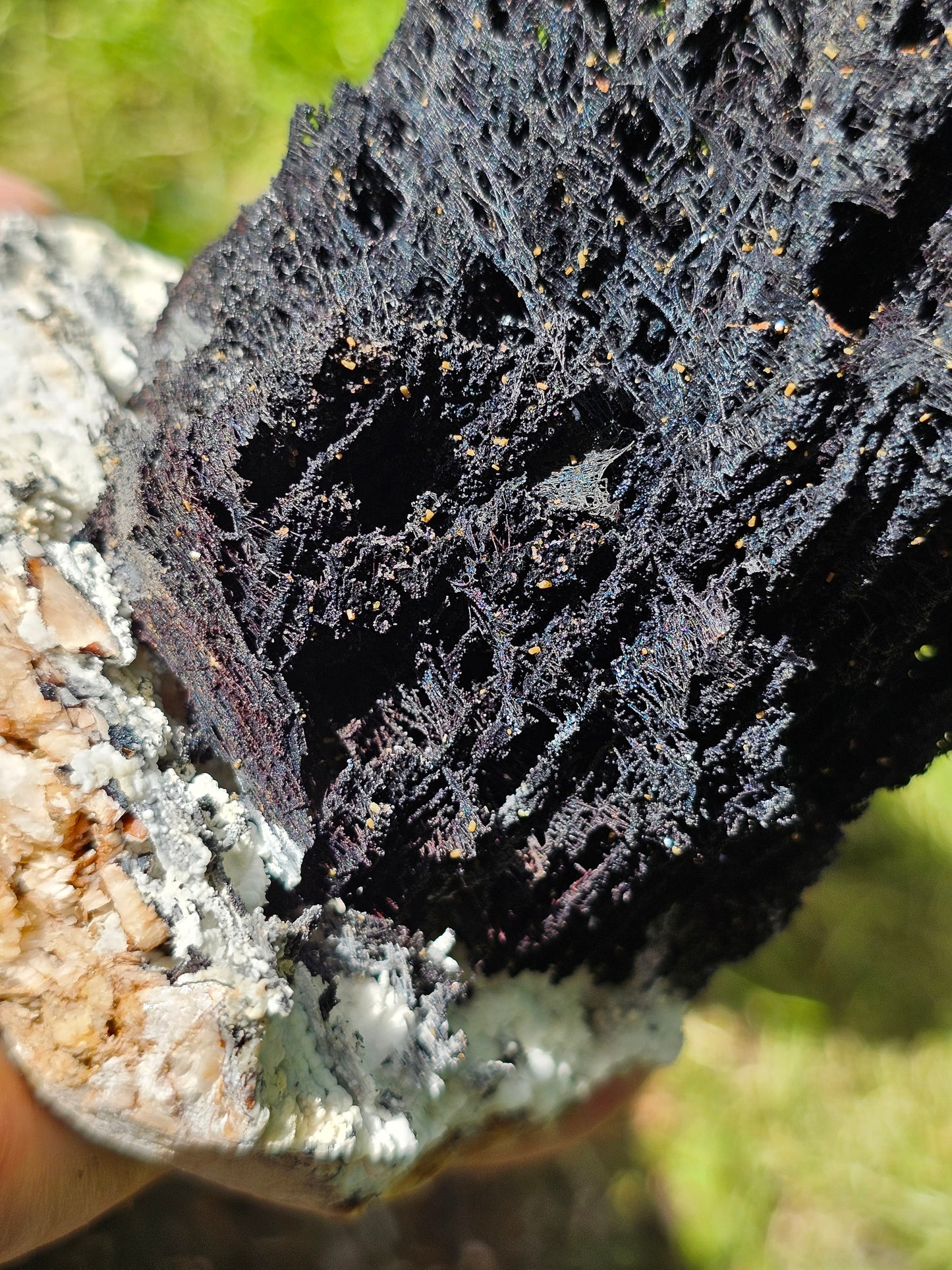 Incroyable Goethite du Maroc avec Baryte, Aragonite et Vanadinite