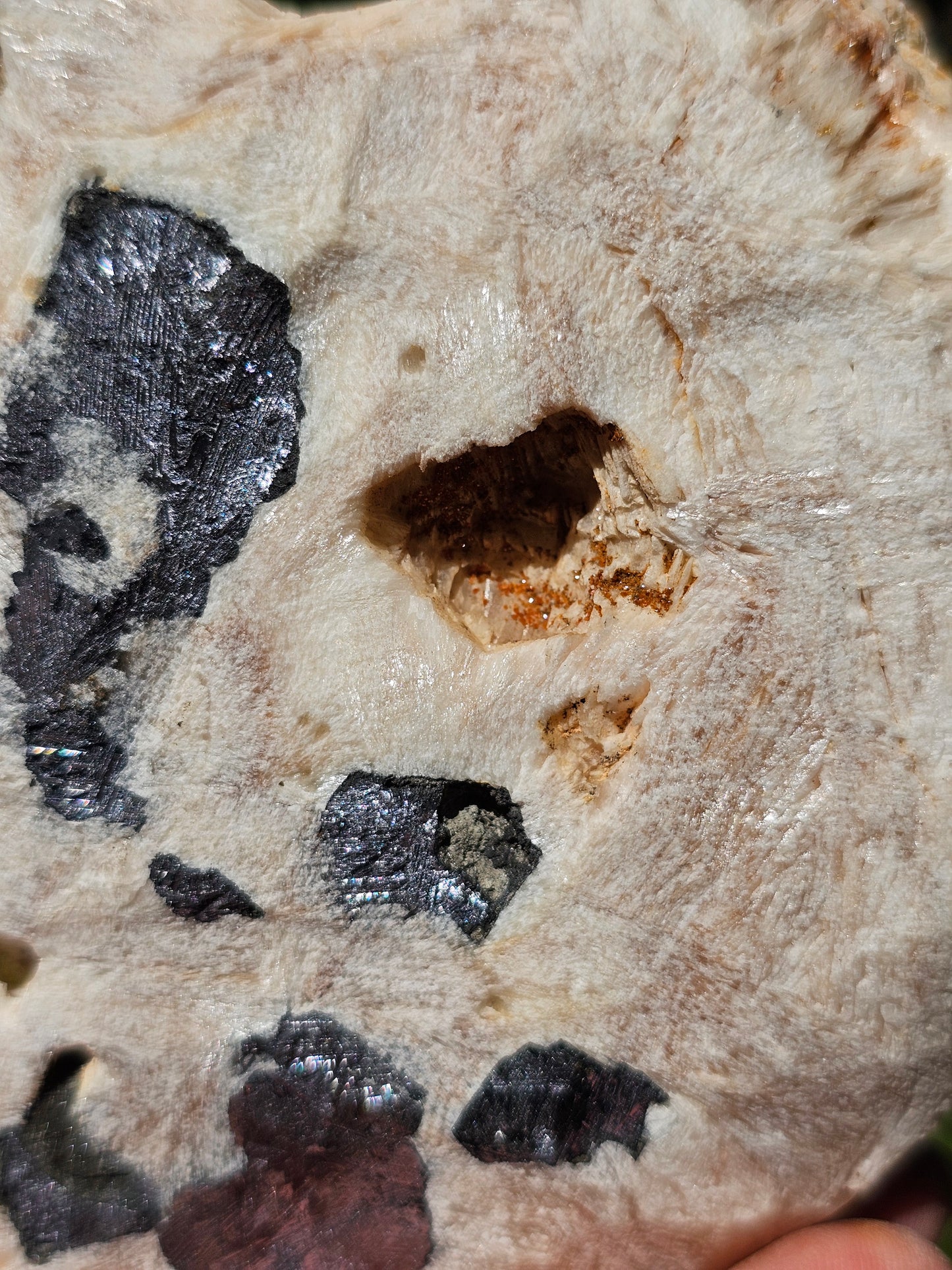Incroyable Goethite du Maroc avec Baryte, Aragonite et Vanadinite