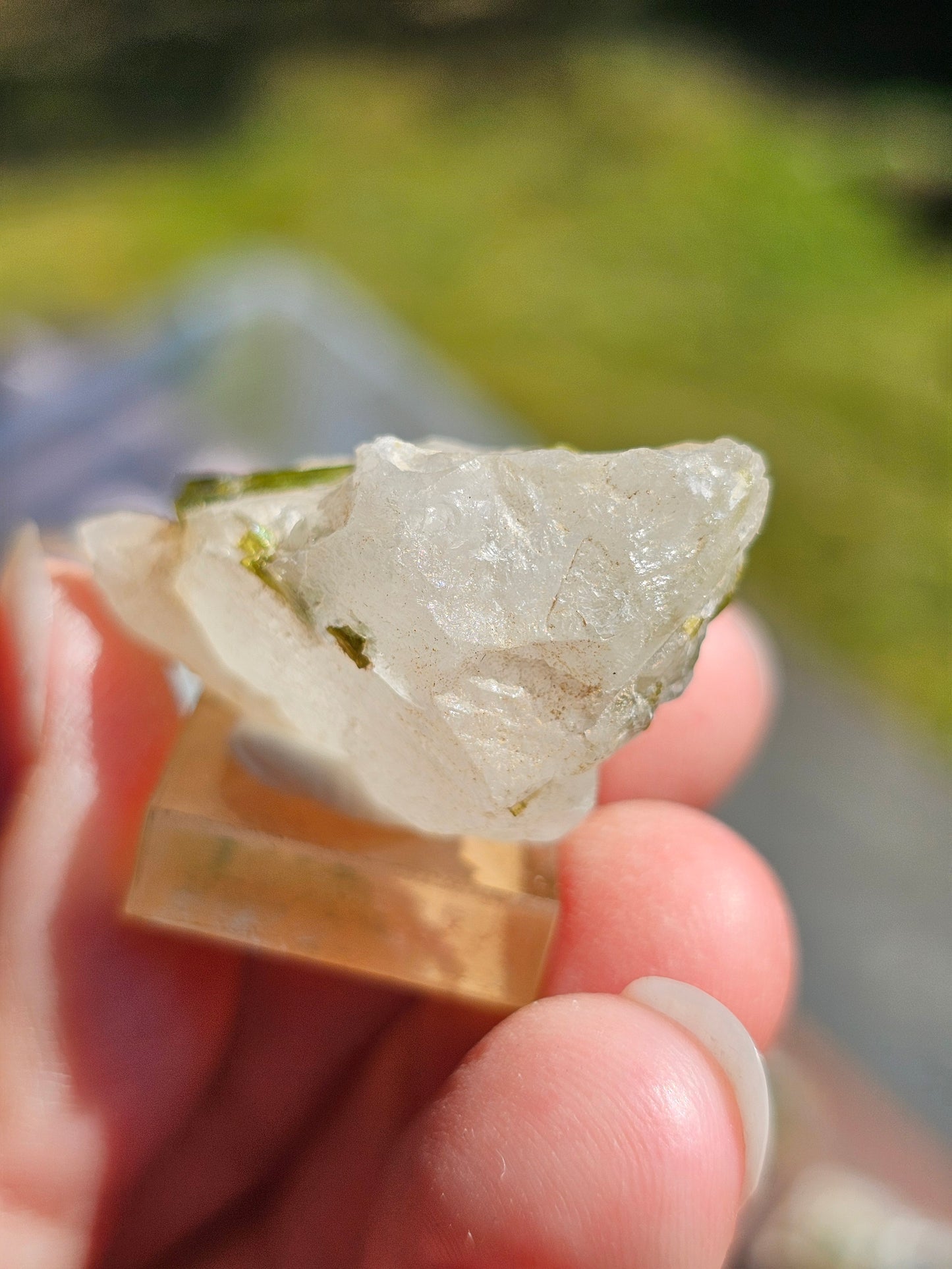 Tourmaline verte sur Quartz T10