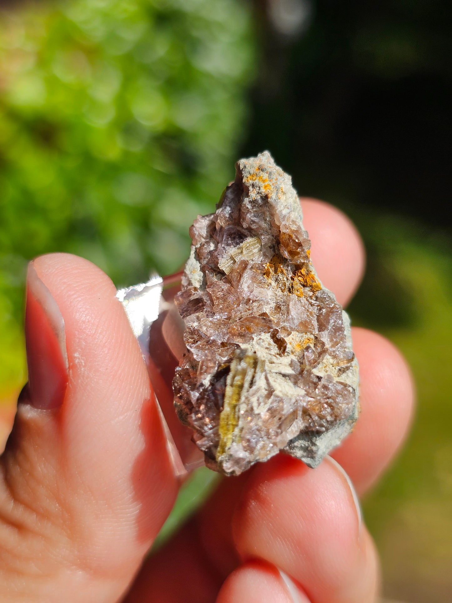 Axinite et Epidote du Pakistan n°1