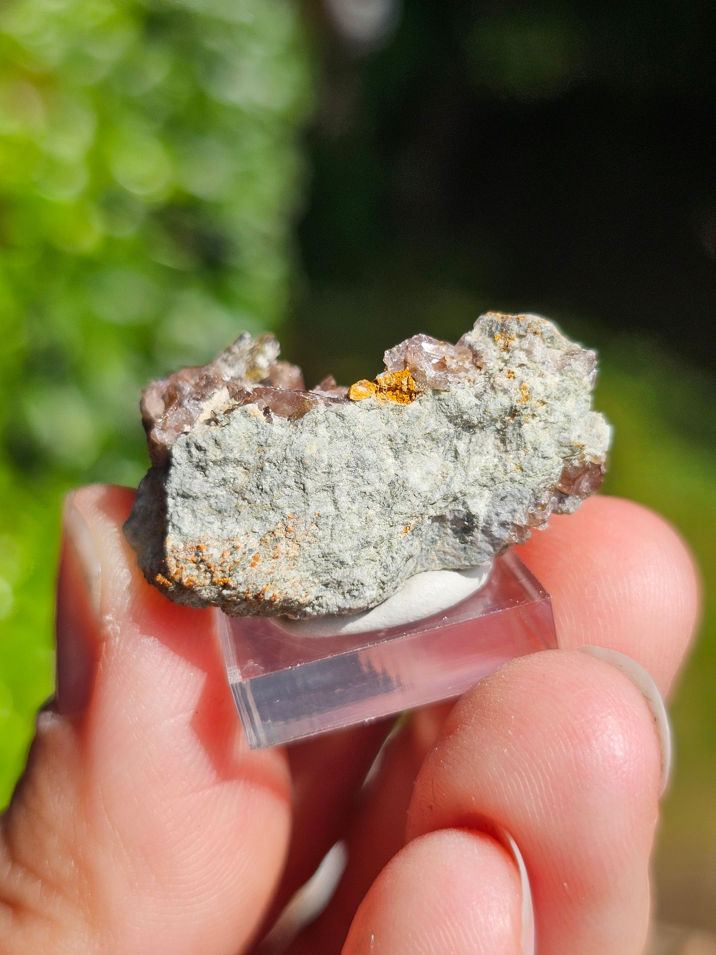 Axinite et Epidote du Pakistan n°1
