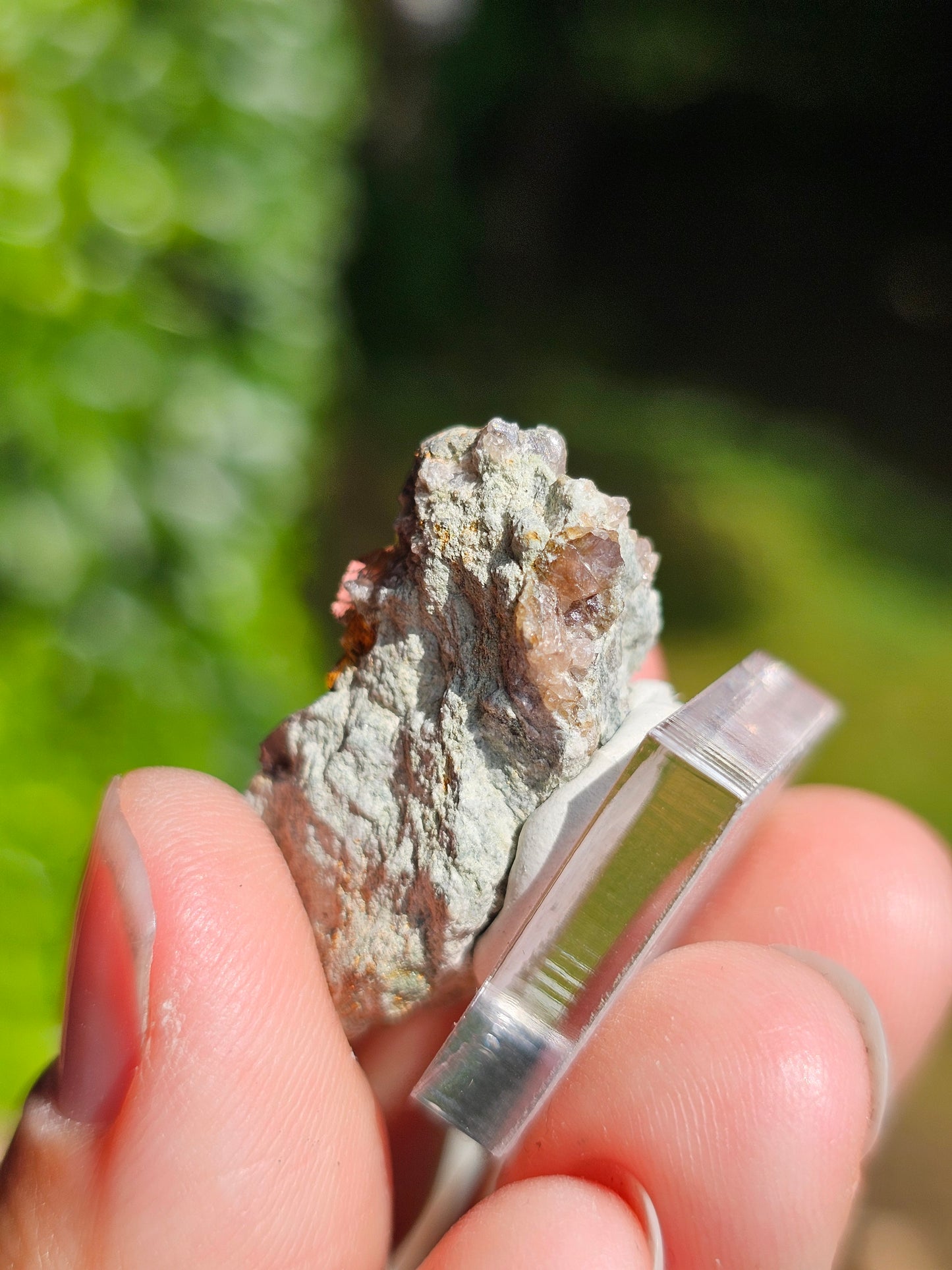 Axinite et Epidote du Pakistan n°1