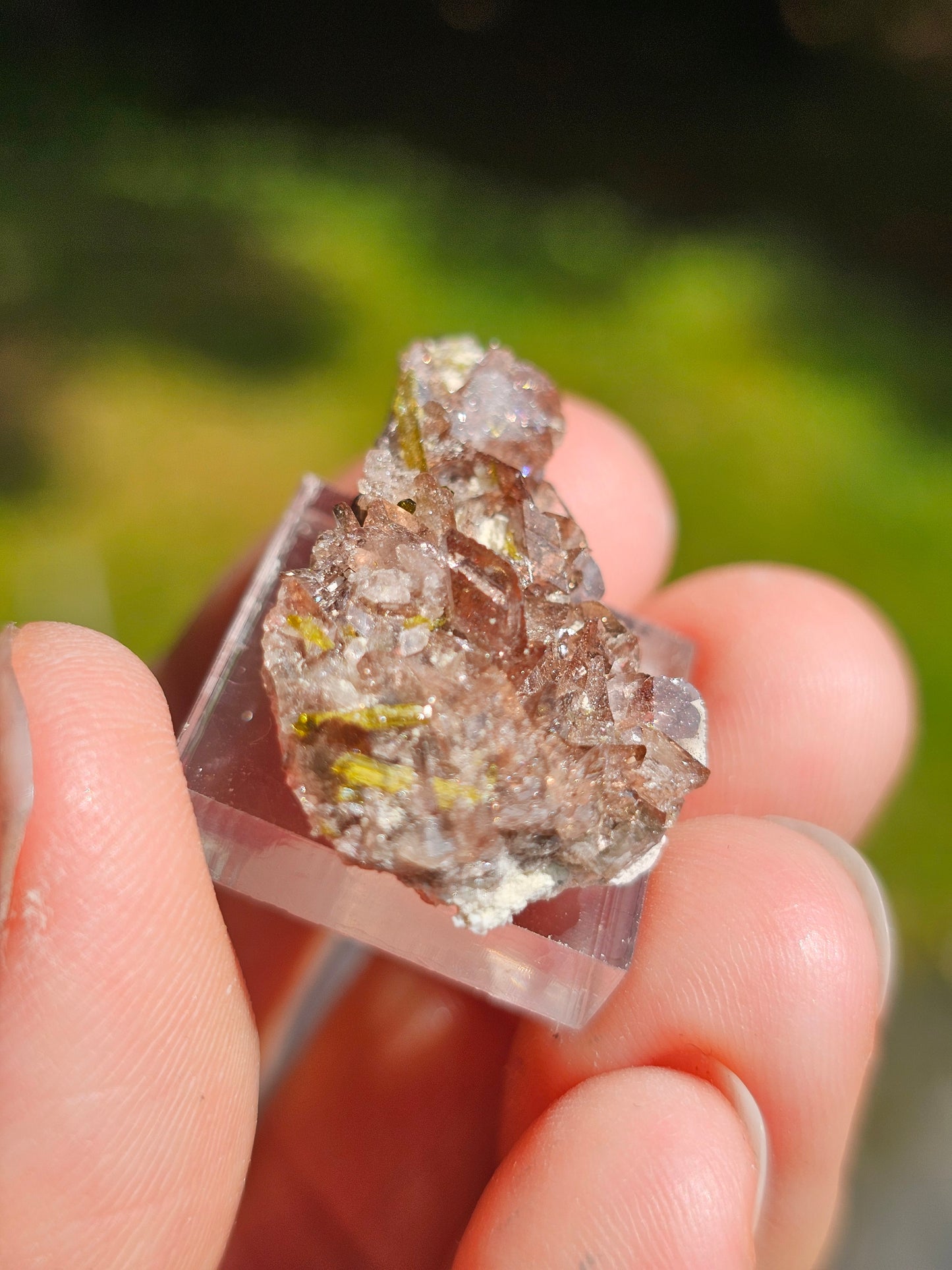 Axinite et Epidote du Pakistan n°2