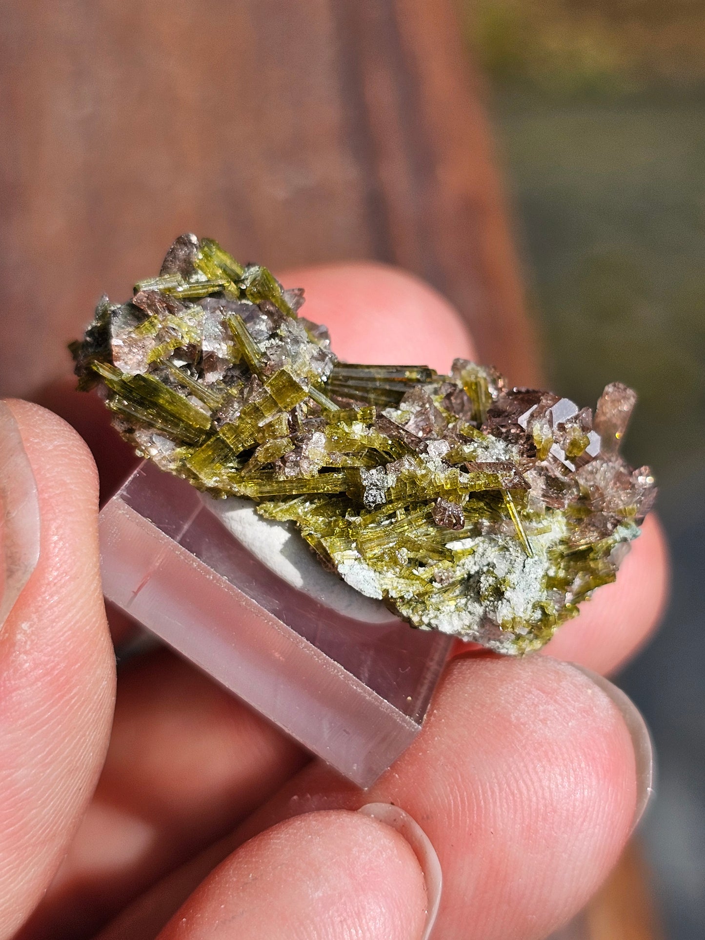 Axinite et Epidote du Pakistan n°3