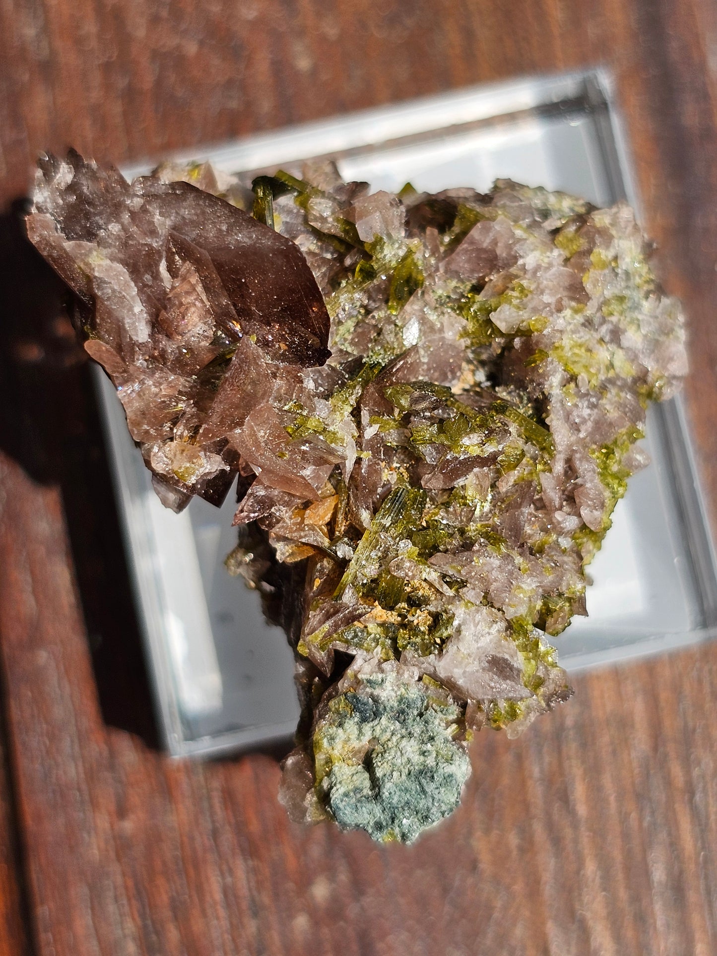 Axinite et Epidote du Pakistan n°4