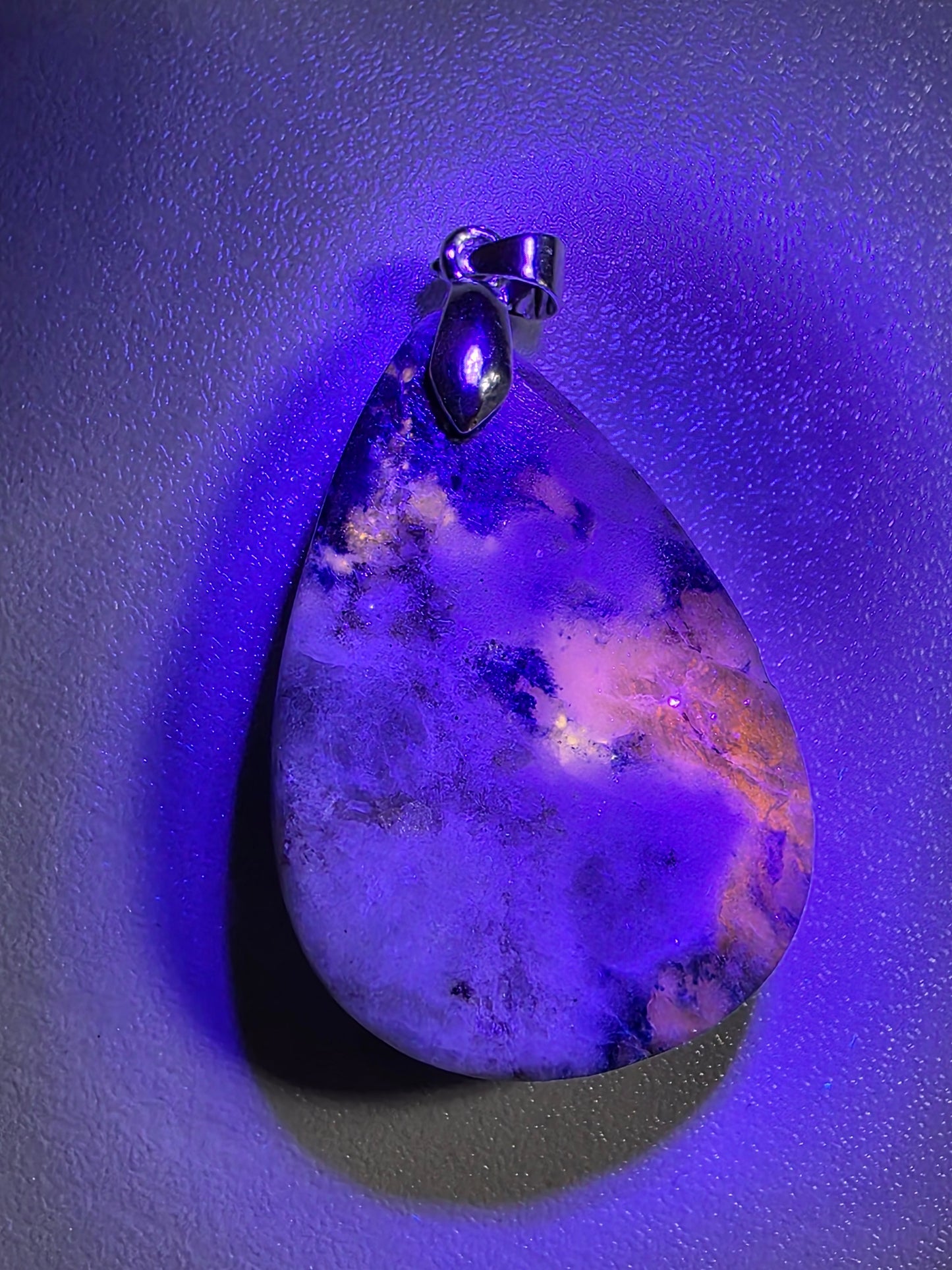 Pendentif Afghanite n°5 (réactif uv)