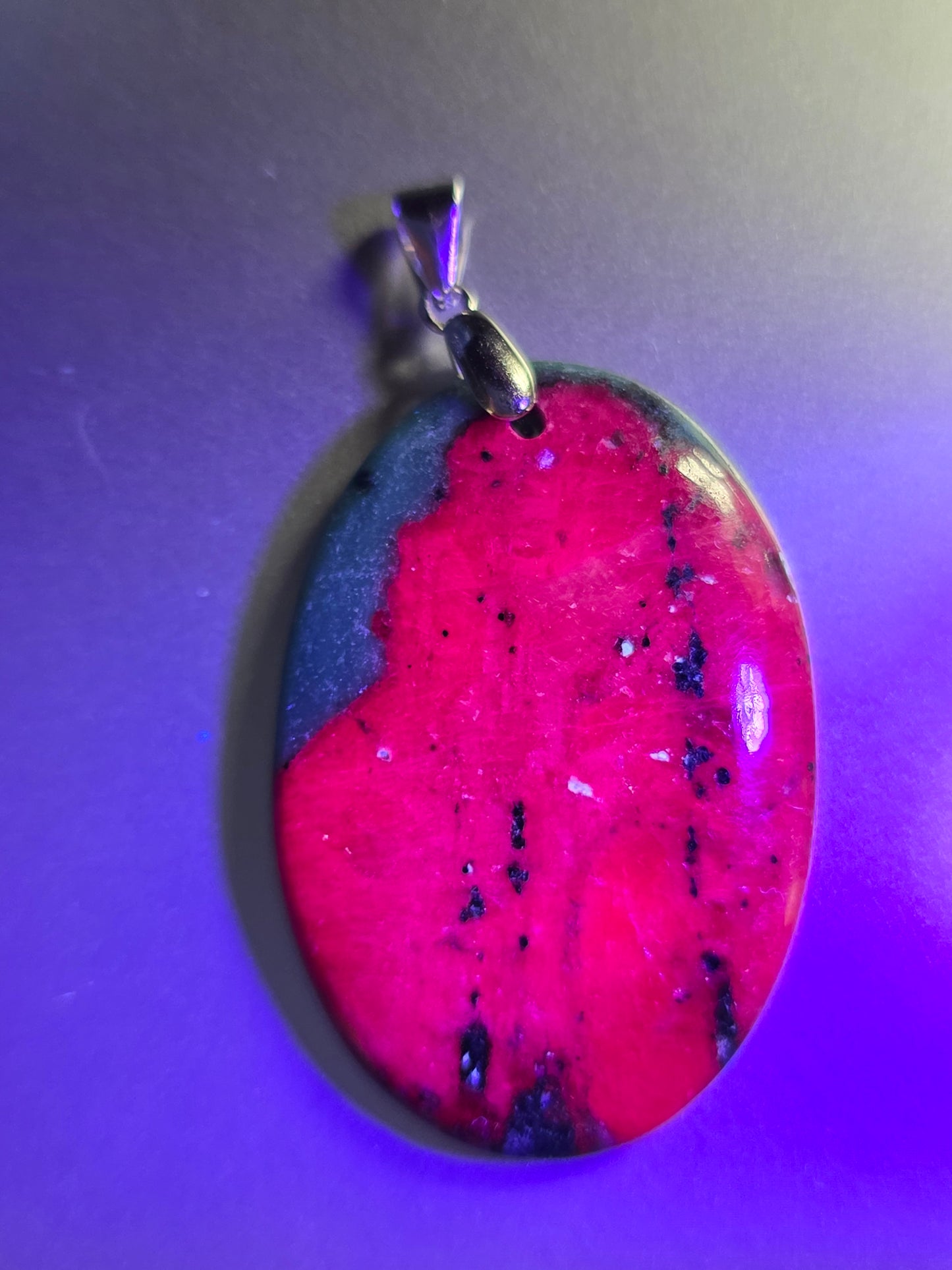 Pendentif Rubis Zoïsite n°2 (réactif UV)