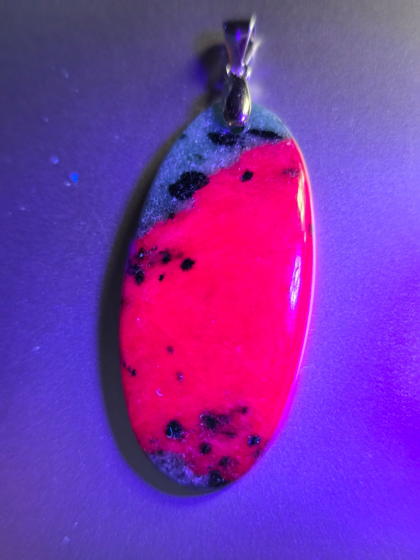 Pendentif Rubis Zoïsite n°5 (réactif UV)