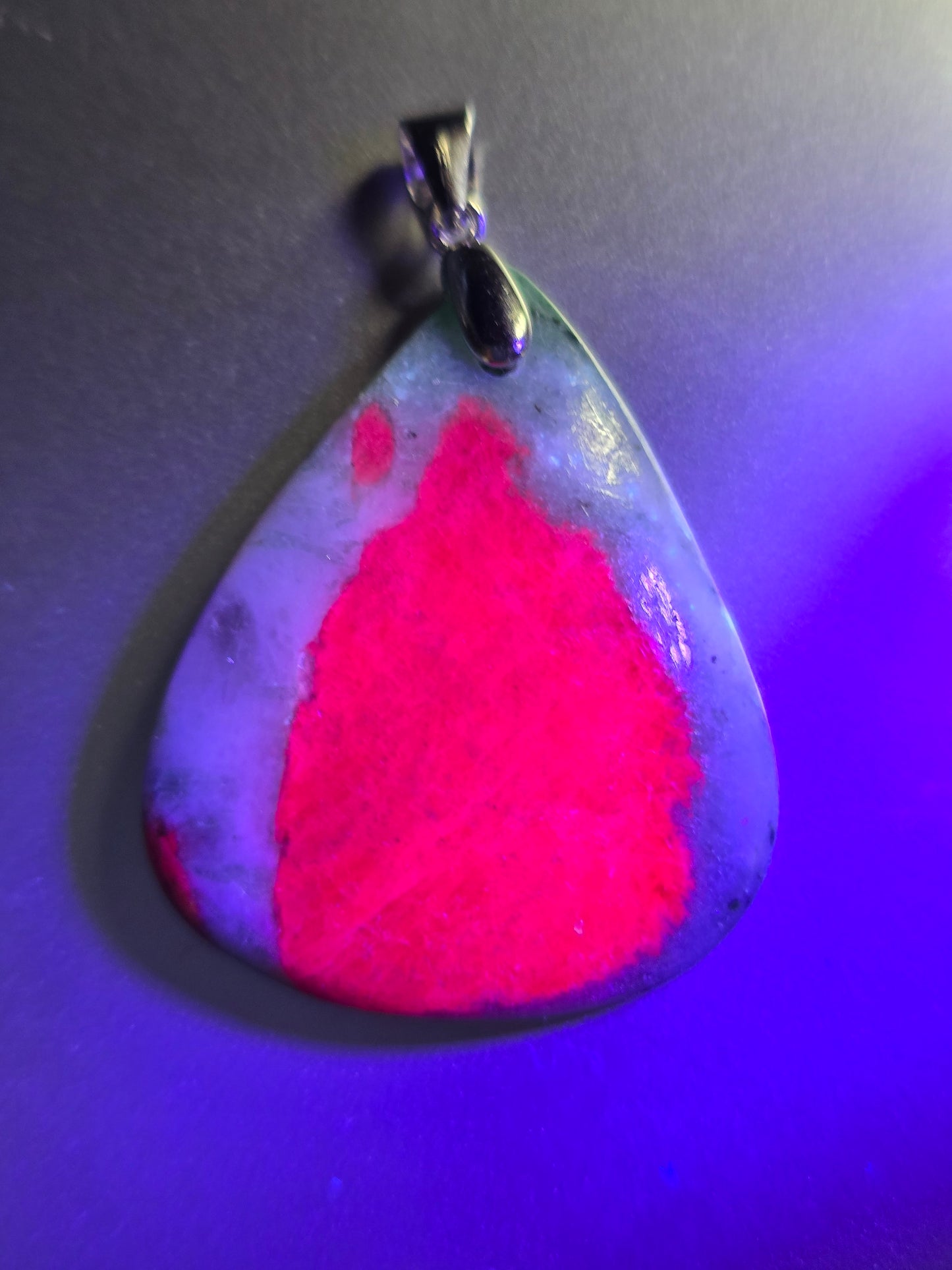 Pendentif Rubis Zoïsite n°6 (réactif UV)