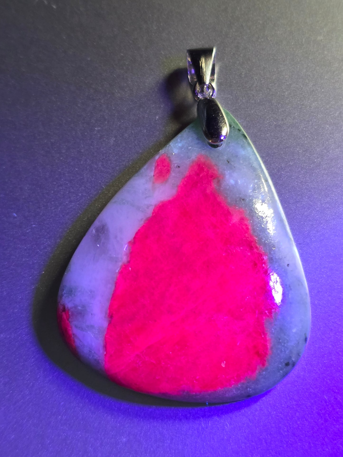 Pendentif Rubis Zoïsite n°6 (réactif UV)