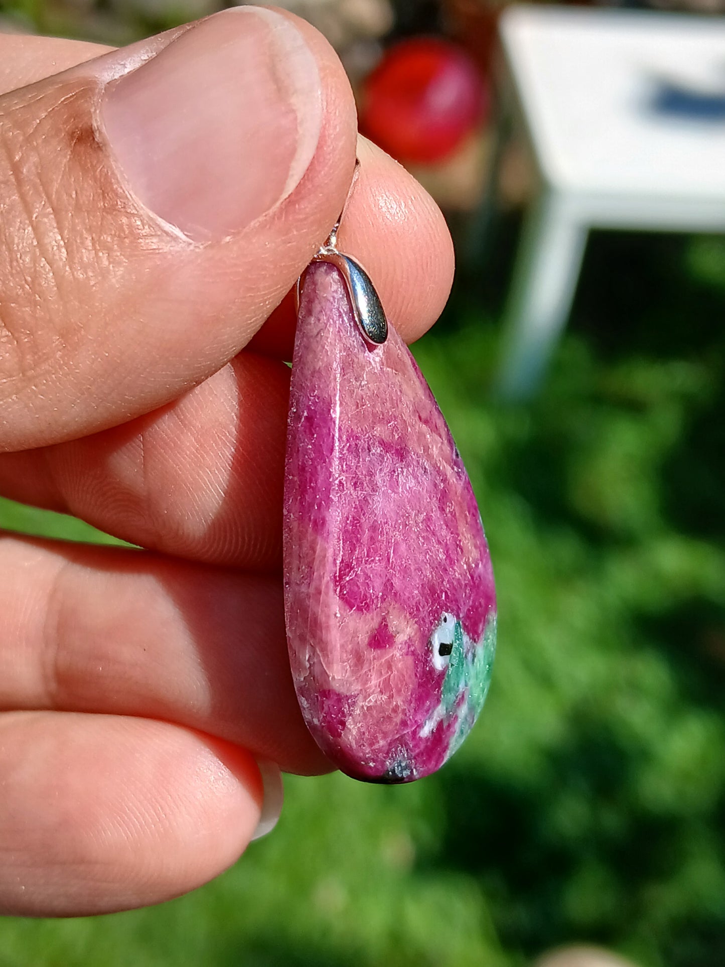 Pendentif Rubis Zoïsite n°10 (réactif UV)