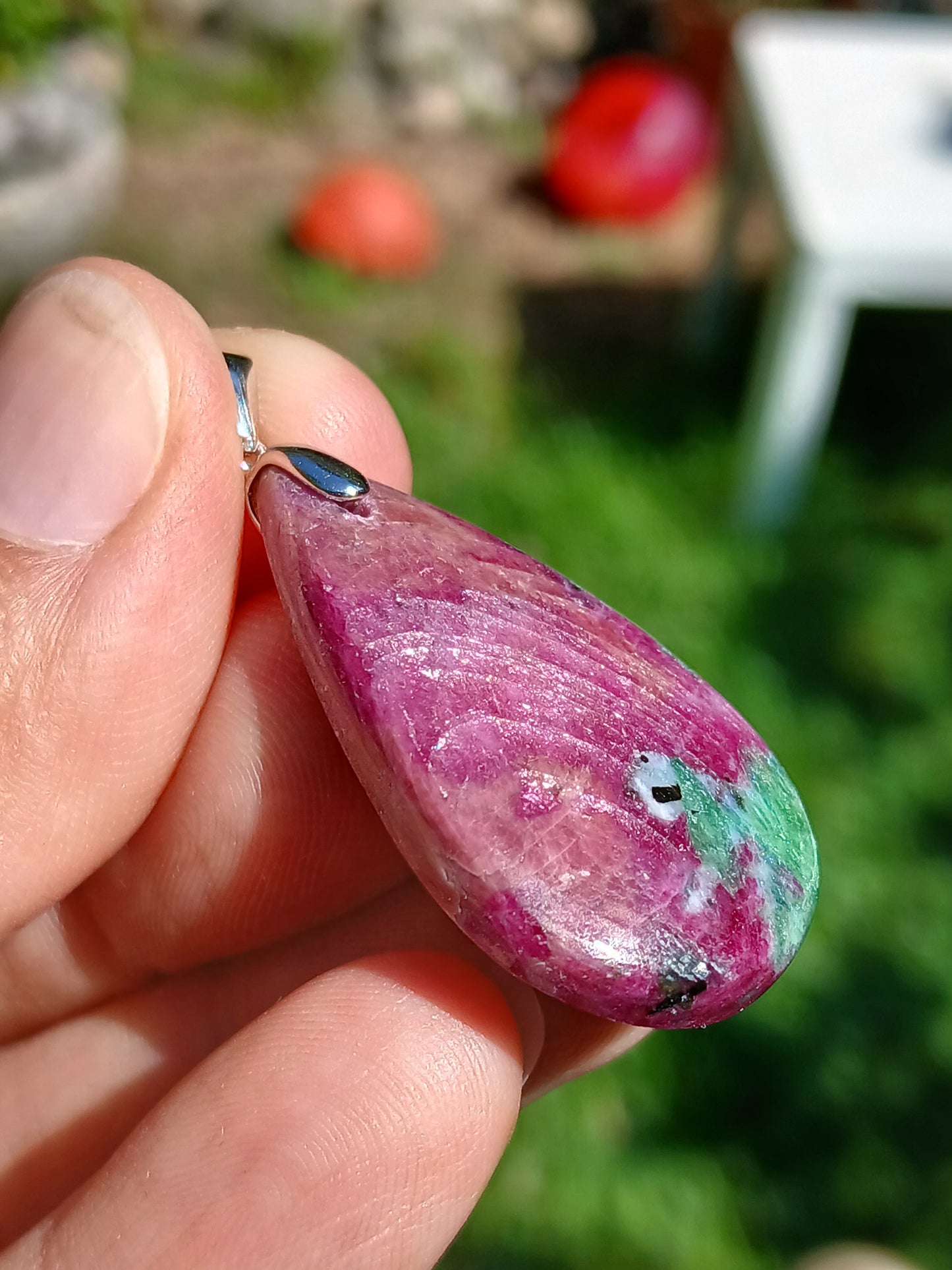 Pendentif Rubis Zoïsite n°10 (réactif UV)