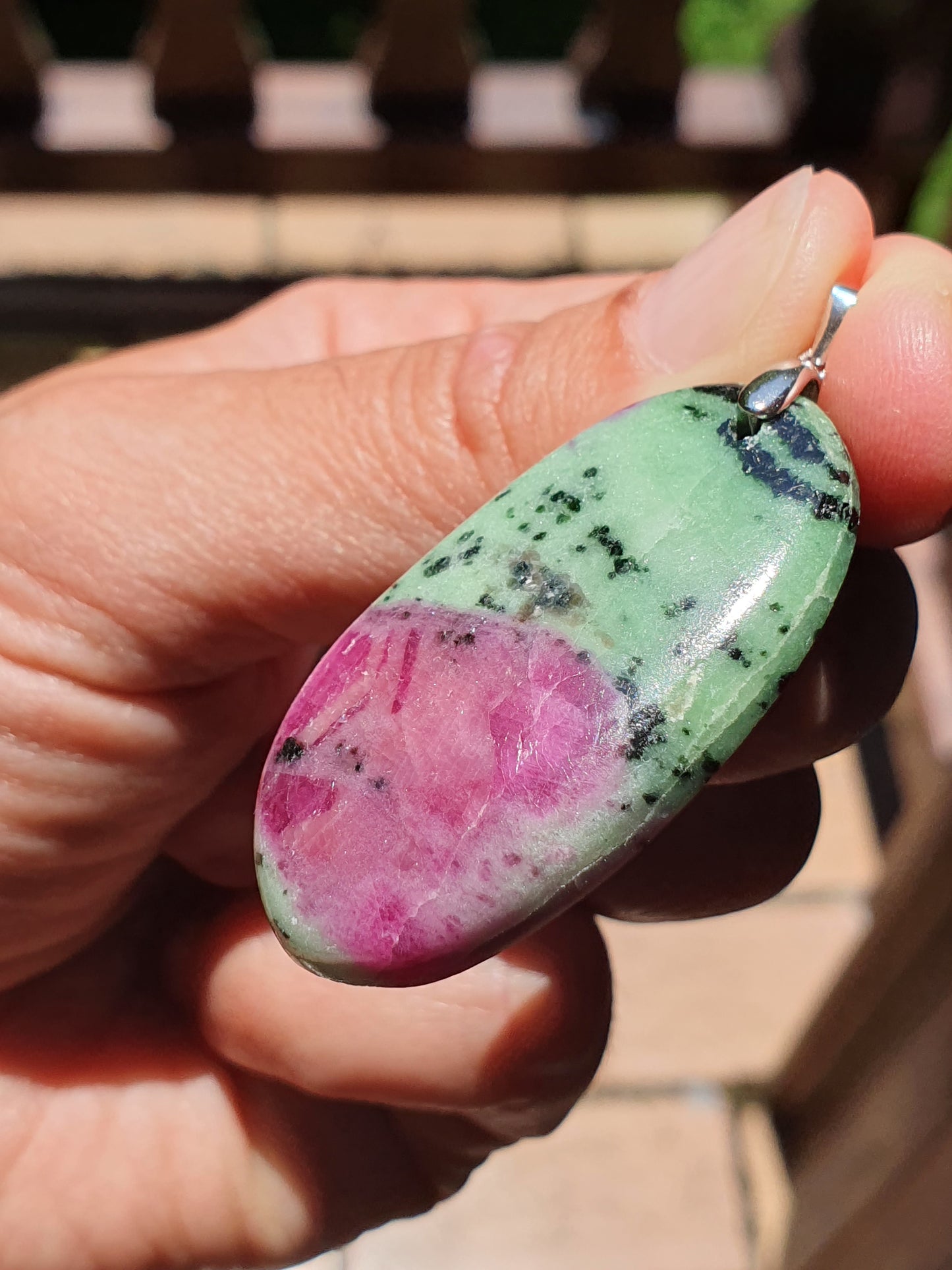 Pendentif Rubis Zoïsite n°7 (réactif UV)