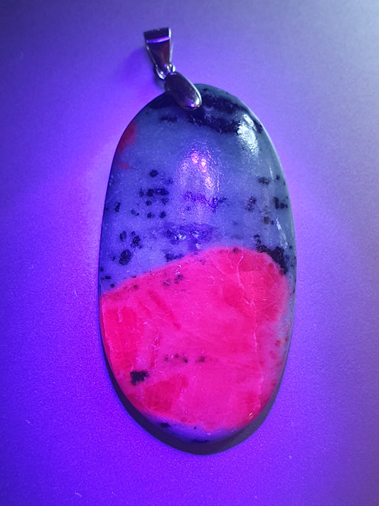 Pendentif Rubis Zoïsite n°7 (réactif UV)