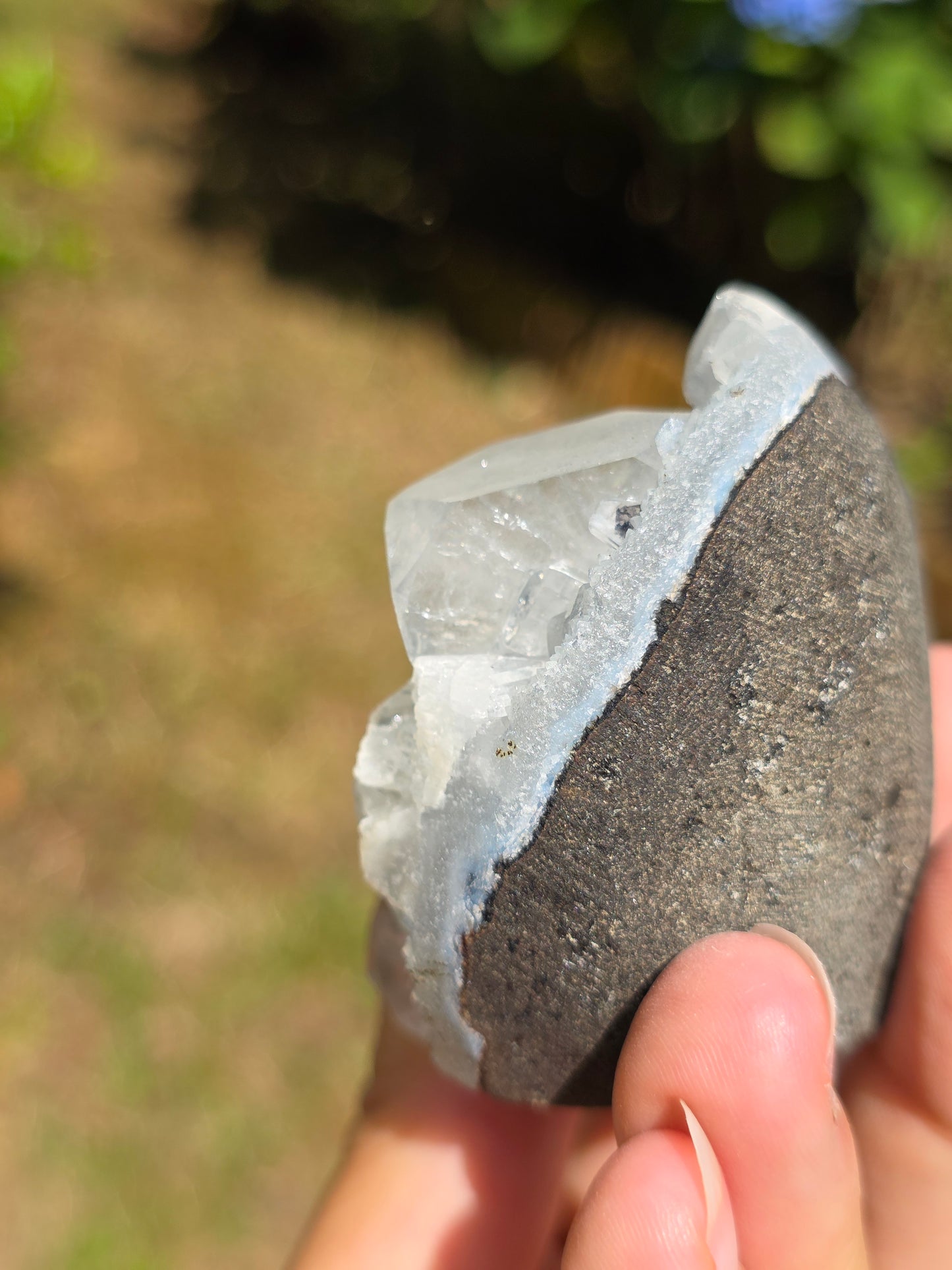 Calcédoine bleue avec Apophyllite n°8