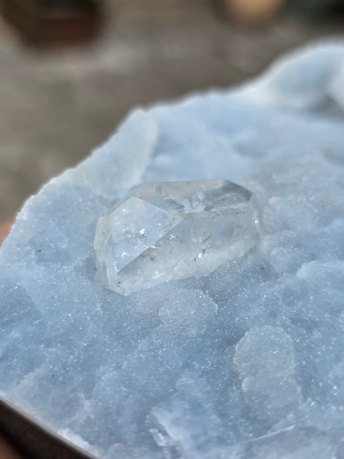 Calcédoine bleue avec Apophyllite n°19