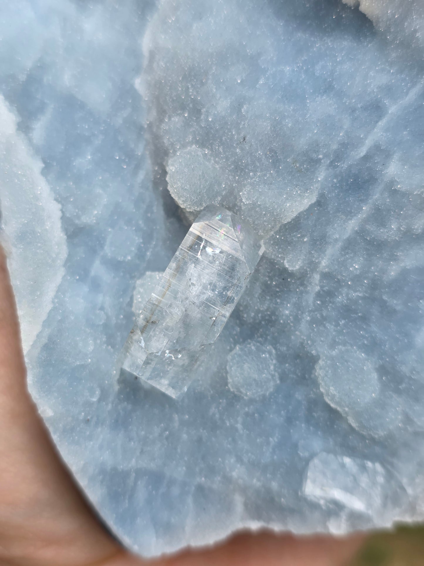 Calcédoine bleue avec Apophyllite n°19
