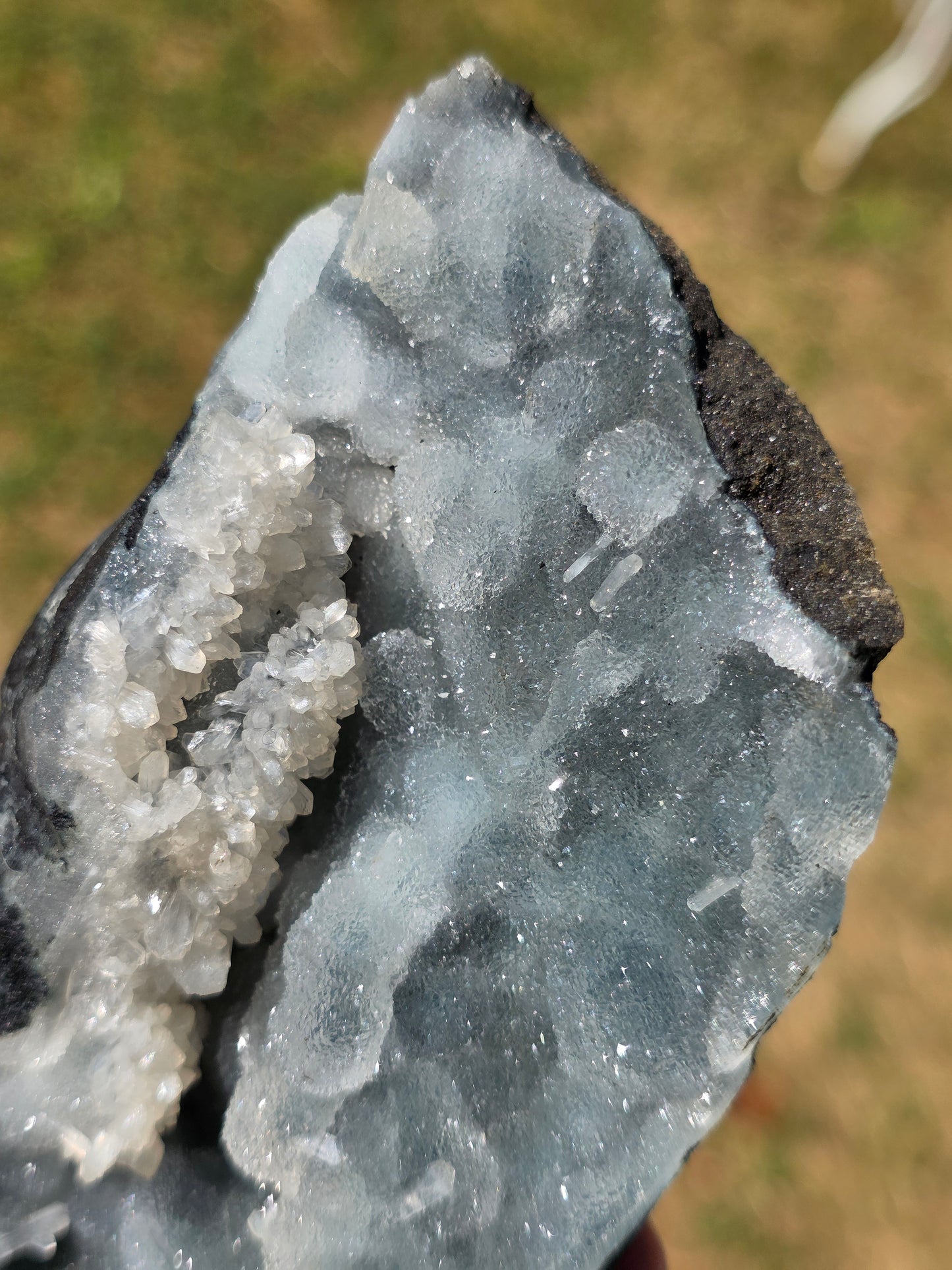 Grande Calcédoine avec Stilbite d'Inde n°65
