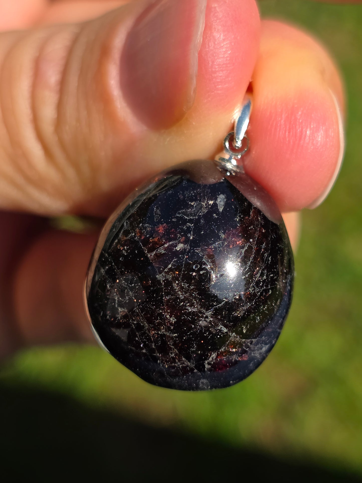 Pendentif pierre roulée Grenat almandin (à choisir)