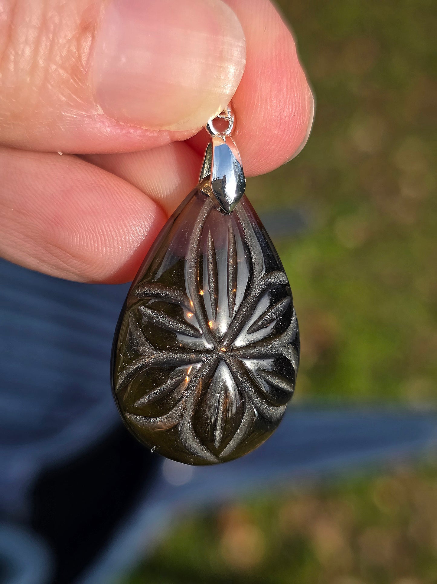 Pendentif en Quartz fumé sculpté (à choisir)